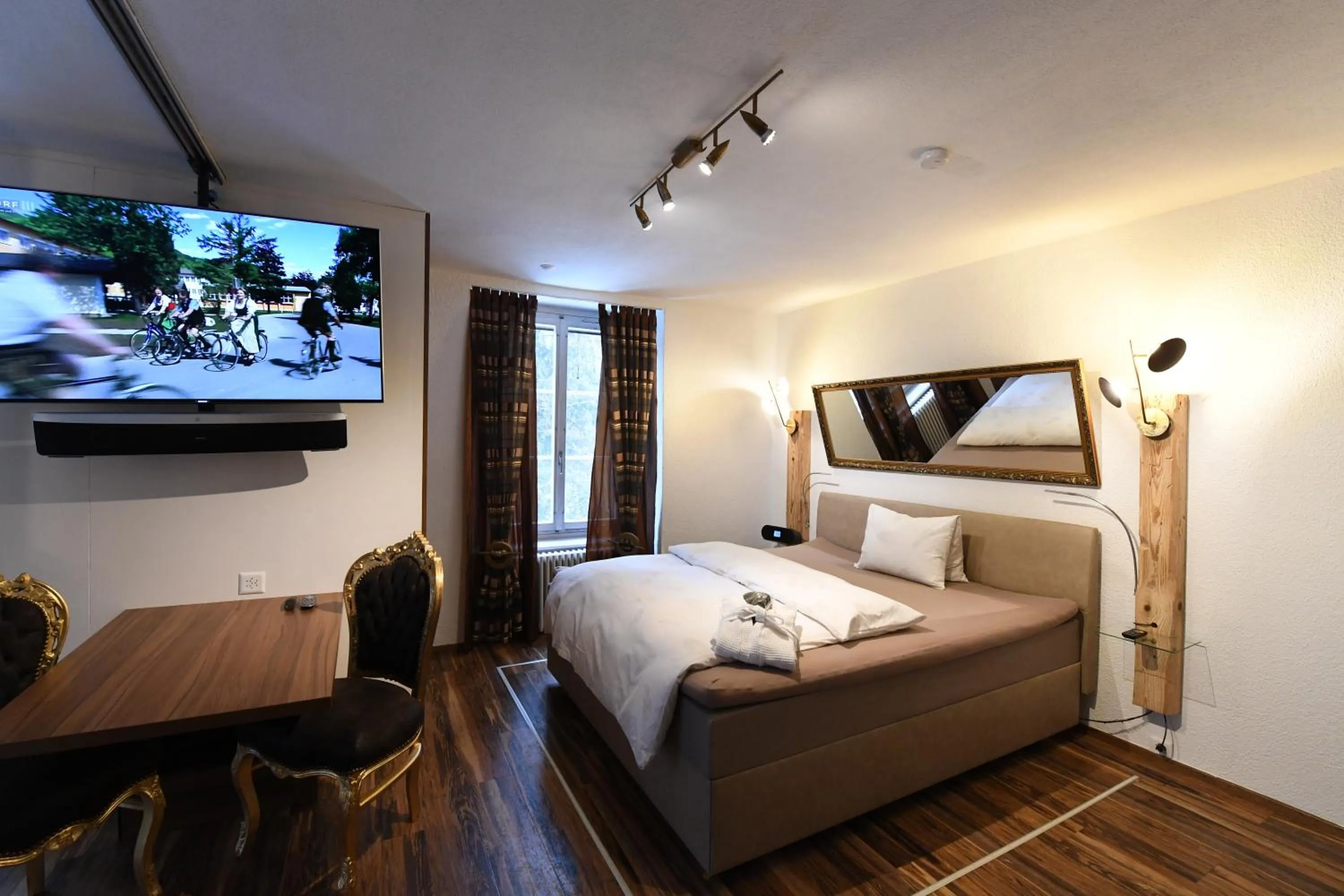 Photo of the whole room, Bed in Hotel Krone Sihlbrugg