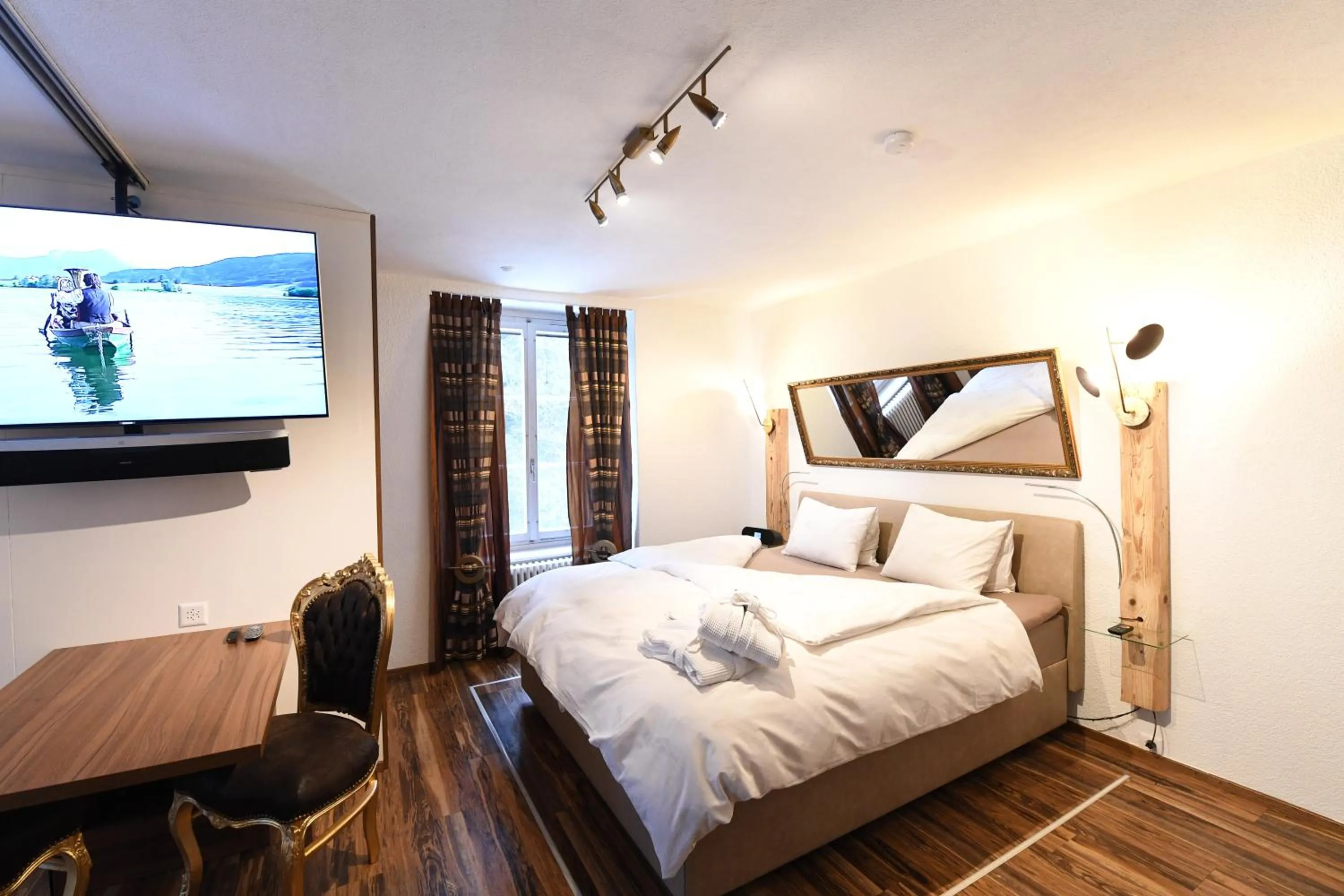 Photo of the whole room, Bed in Hotel Krone Sihlbrugg