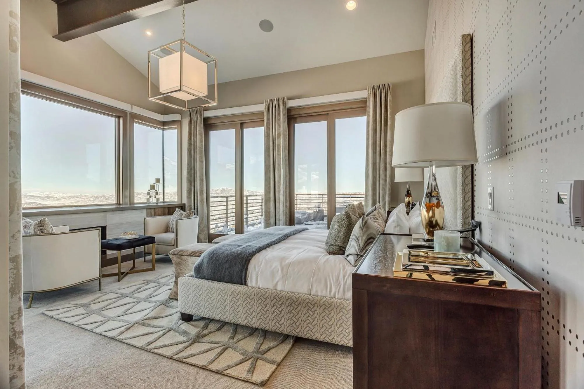 Bedroom, Bed in Stein Eriksen Residences