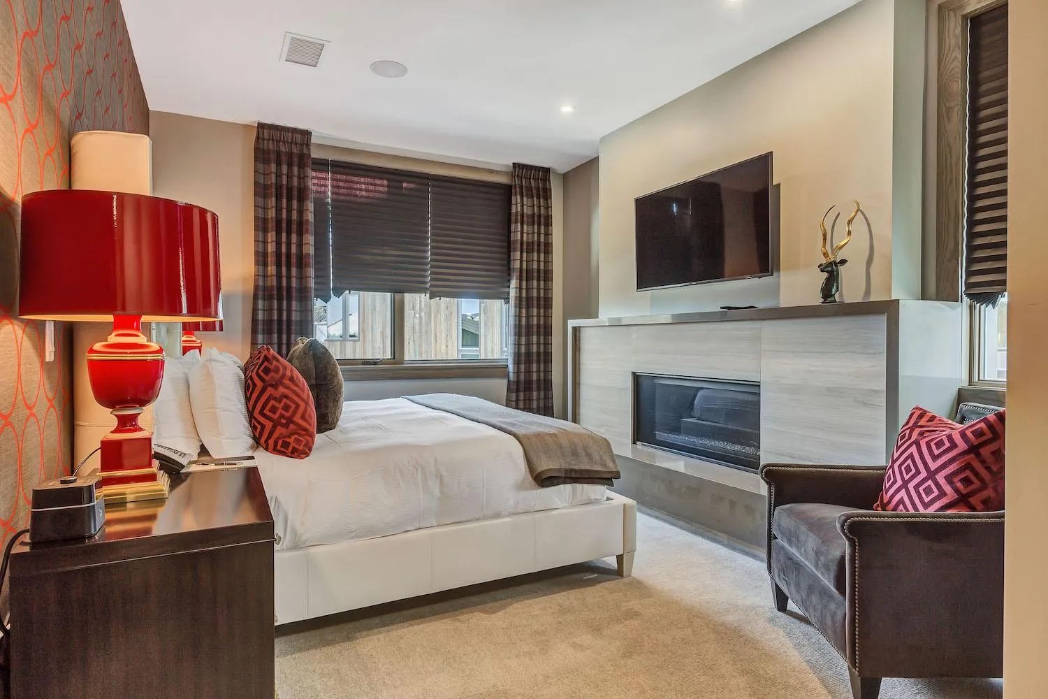 Bedroom, Bed in Stein Eriksen Residences