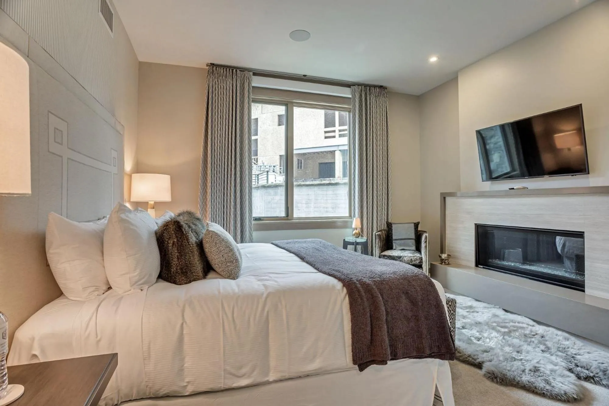 Bedroom, Bed in Stein Eriksen Residences