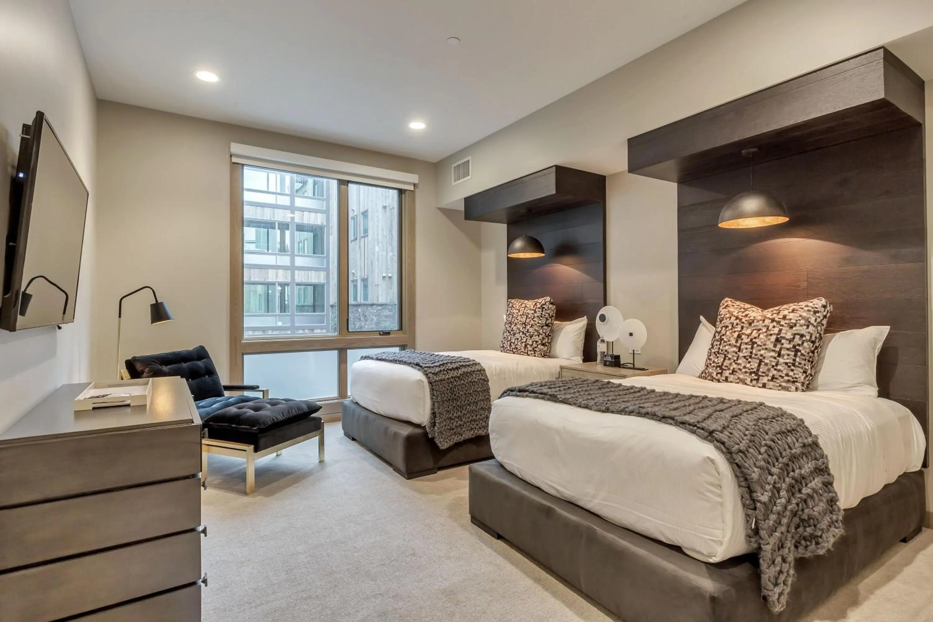 Bedroom, Bed in Stein Eriksen Residences