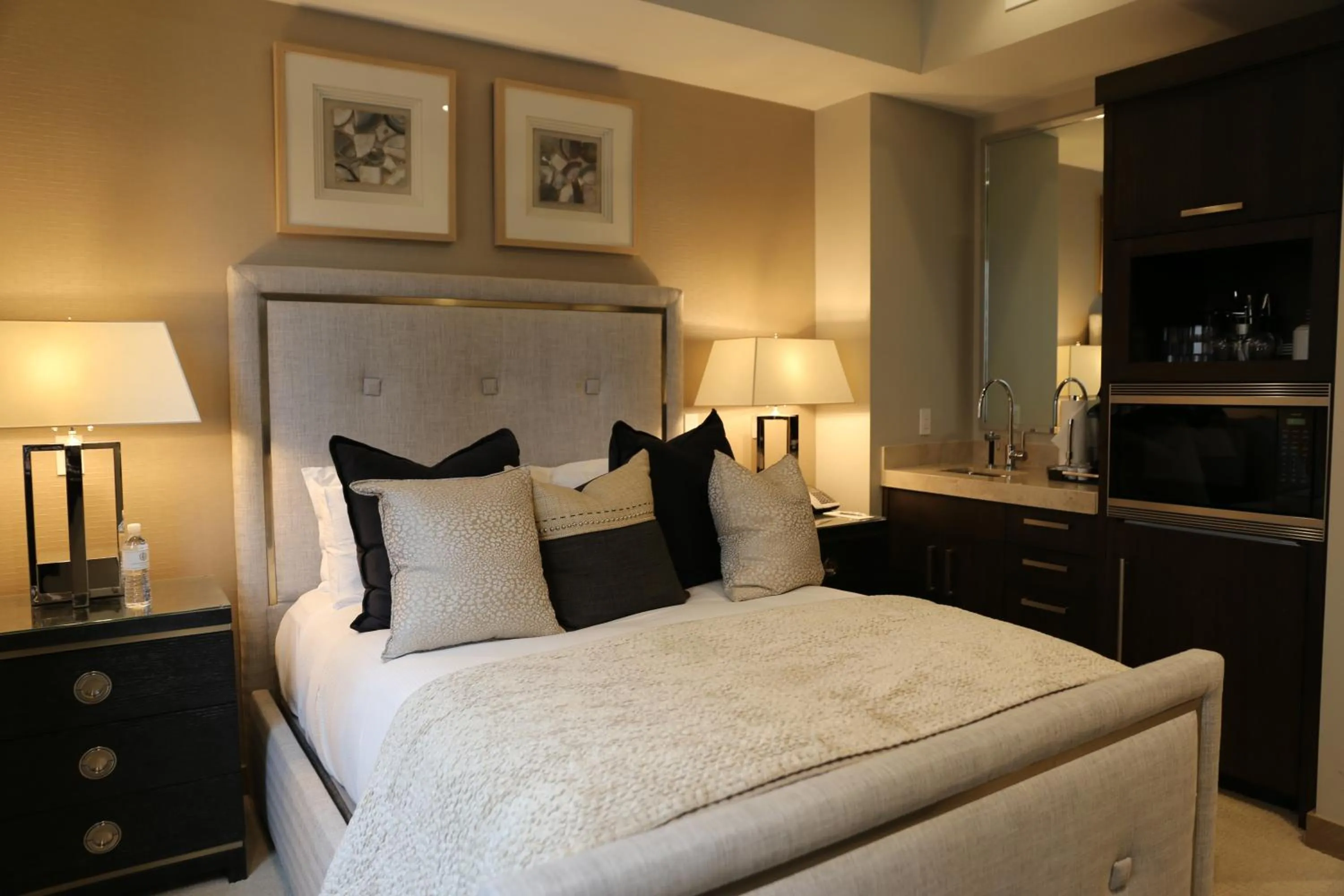 Bedroom, Bed in Stein Eriksen Residences