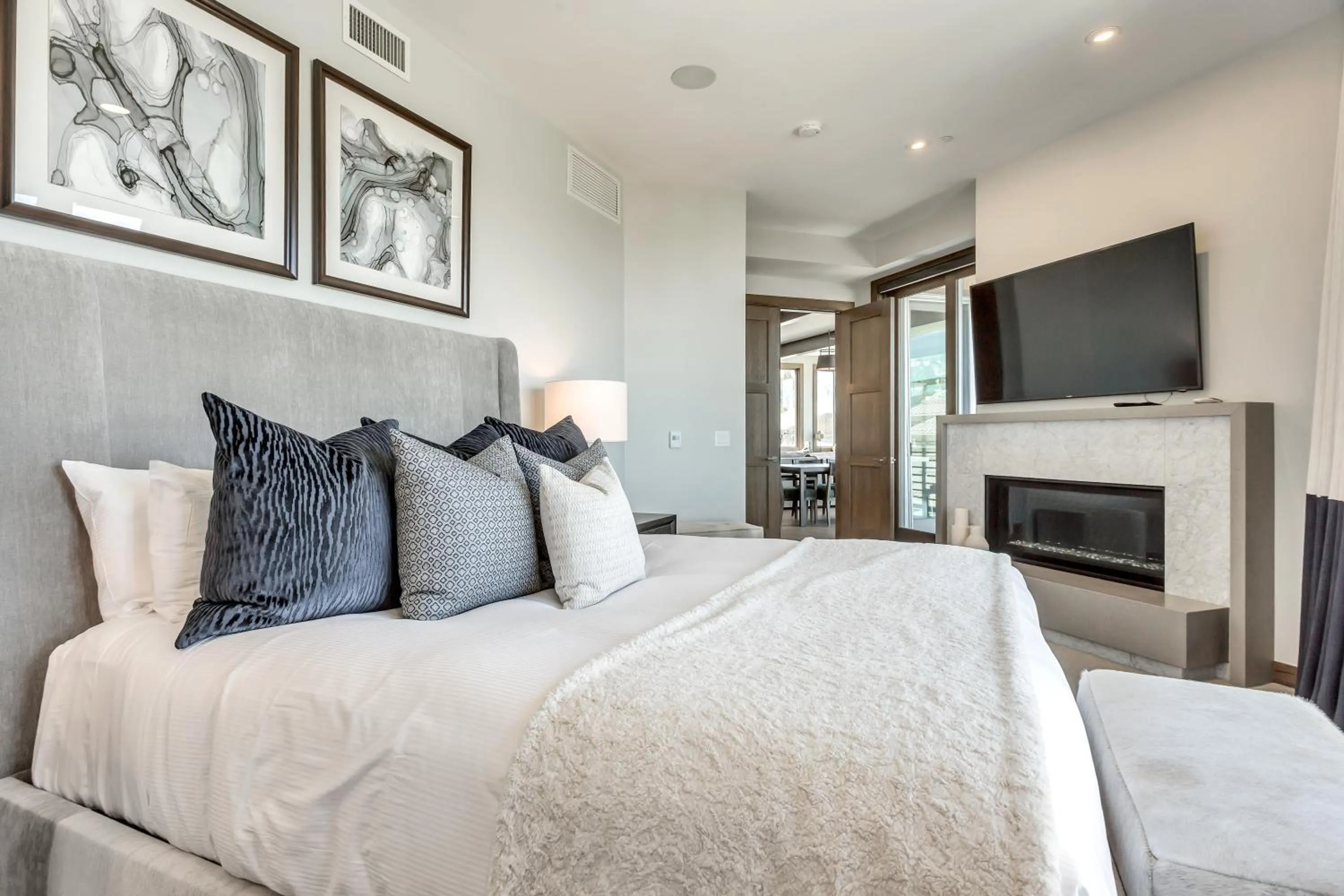 Bedroom, Bed in Stein Eriksen Residences