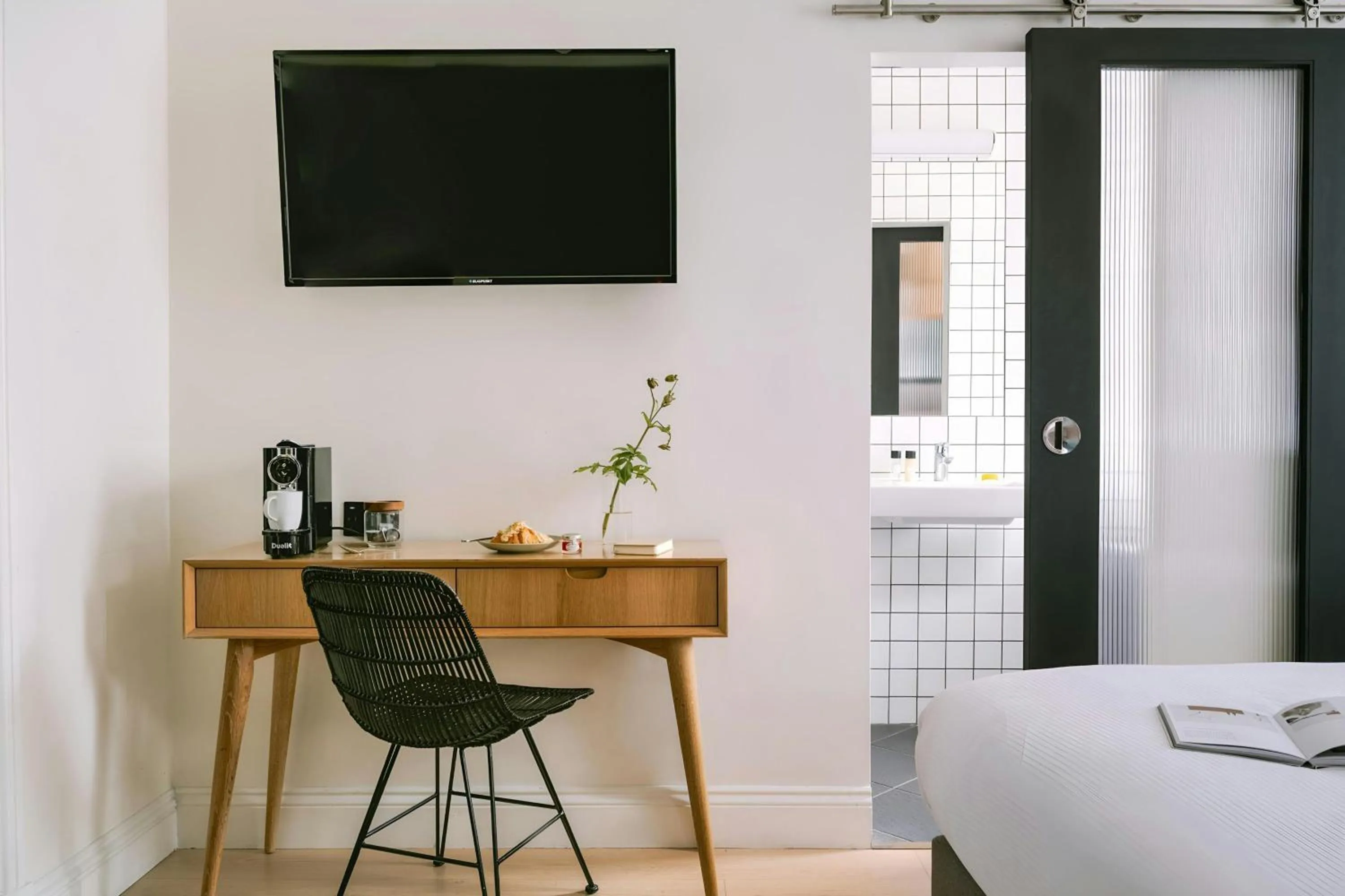 Bedroom, Bed in Chelsea Green Hotel, Sonder by Marriott Bonvoy