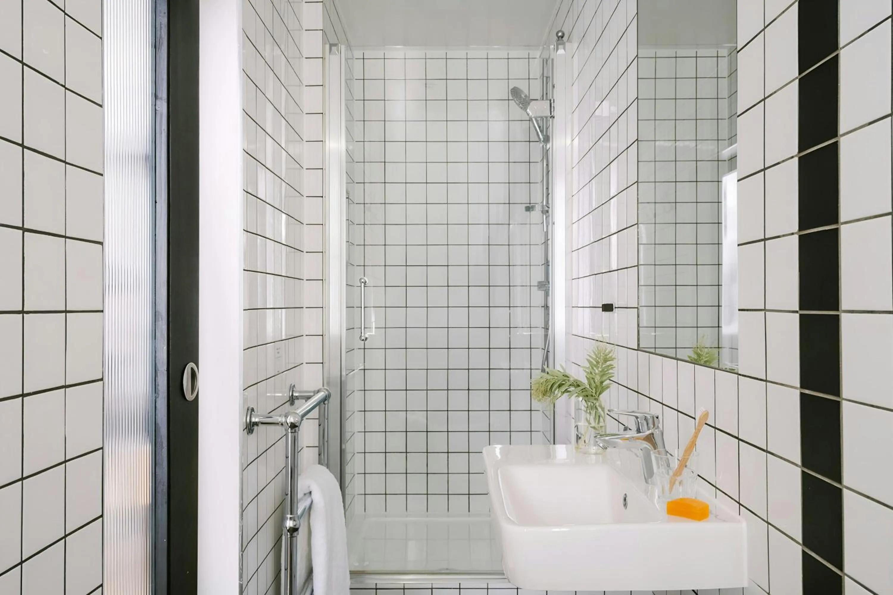 Bathroom in Chelsea Green Hotel, Sonder by Marriott Bonvoy