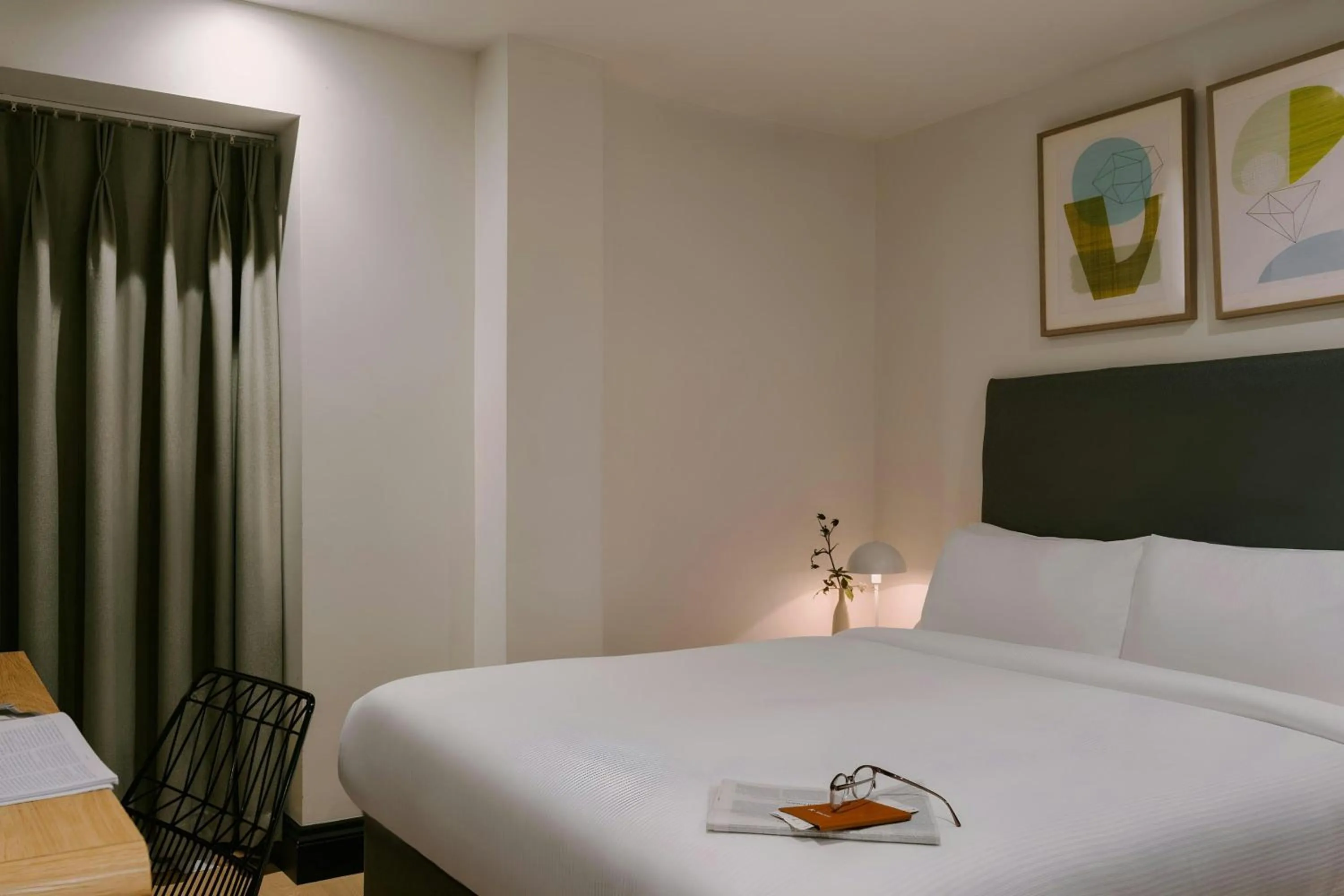 Bedroom, Bed in Chelsea Green Hotel, Sonder by Marriott Bonvoy