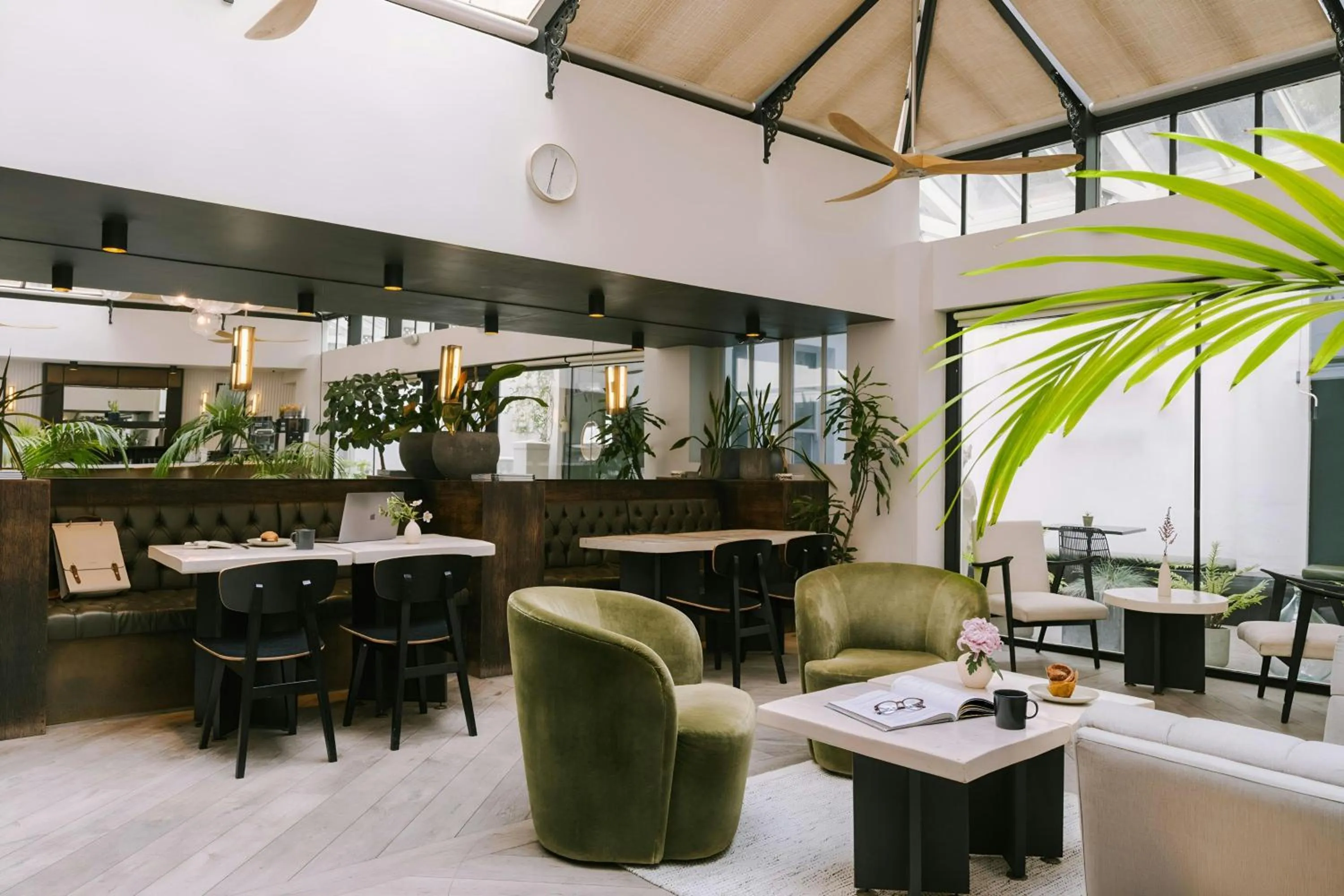 Lounge or bar in Chelsea Green Hotel, Sonder by Marriott Bonvoy