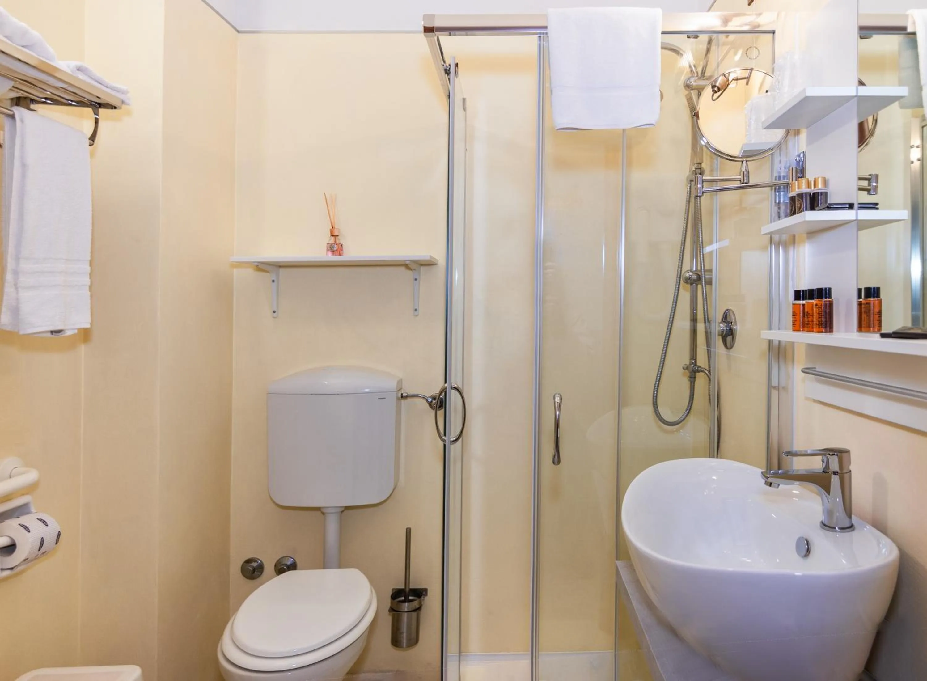 Bathroom in Hotel Tahiti