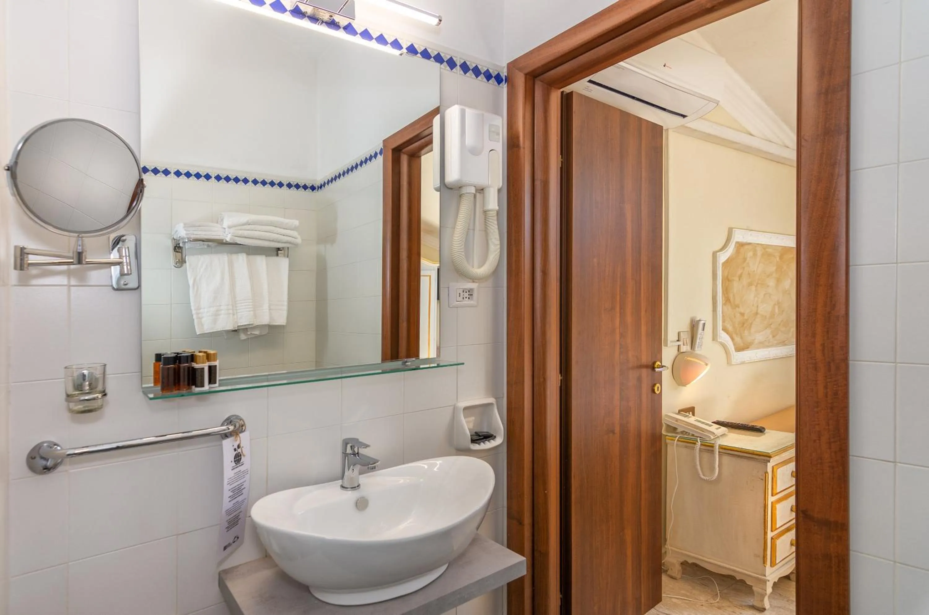 Bathroom in Hotel Tahiti