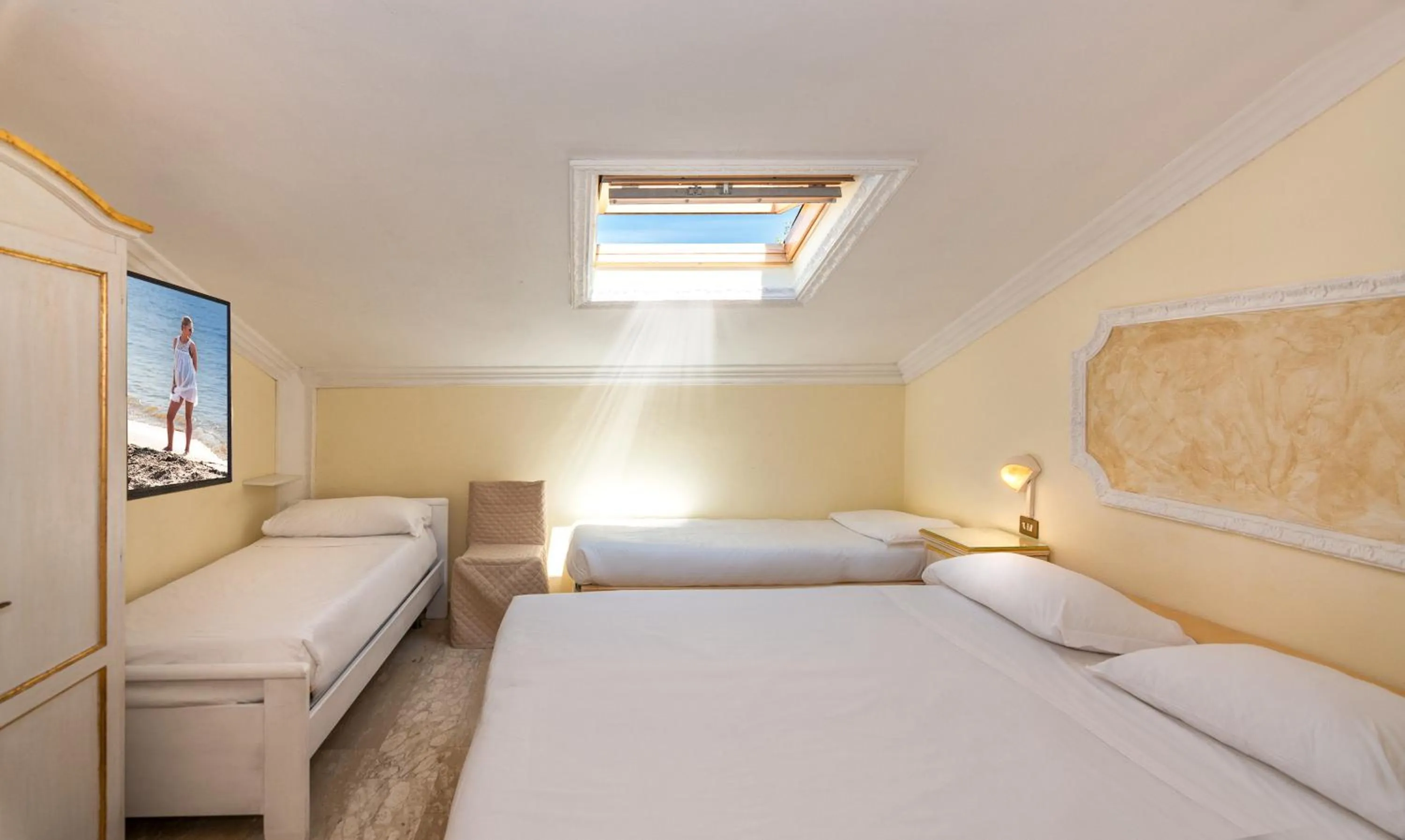 Bedroom, Bed in Hotel Tahiti