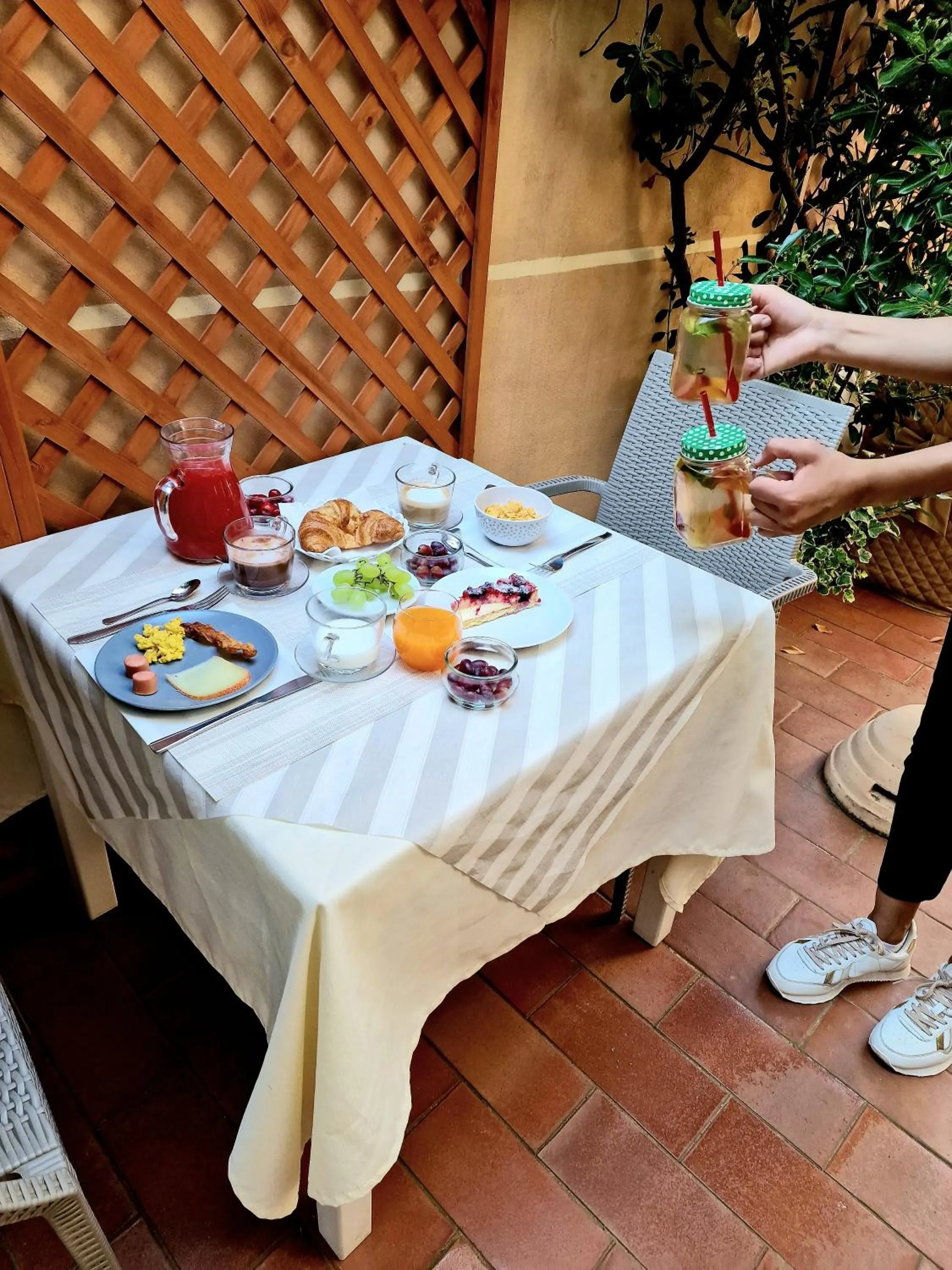 Restaurant/places to eat in Hotel Tahiti