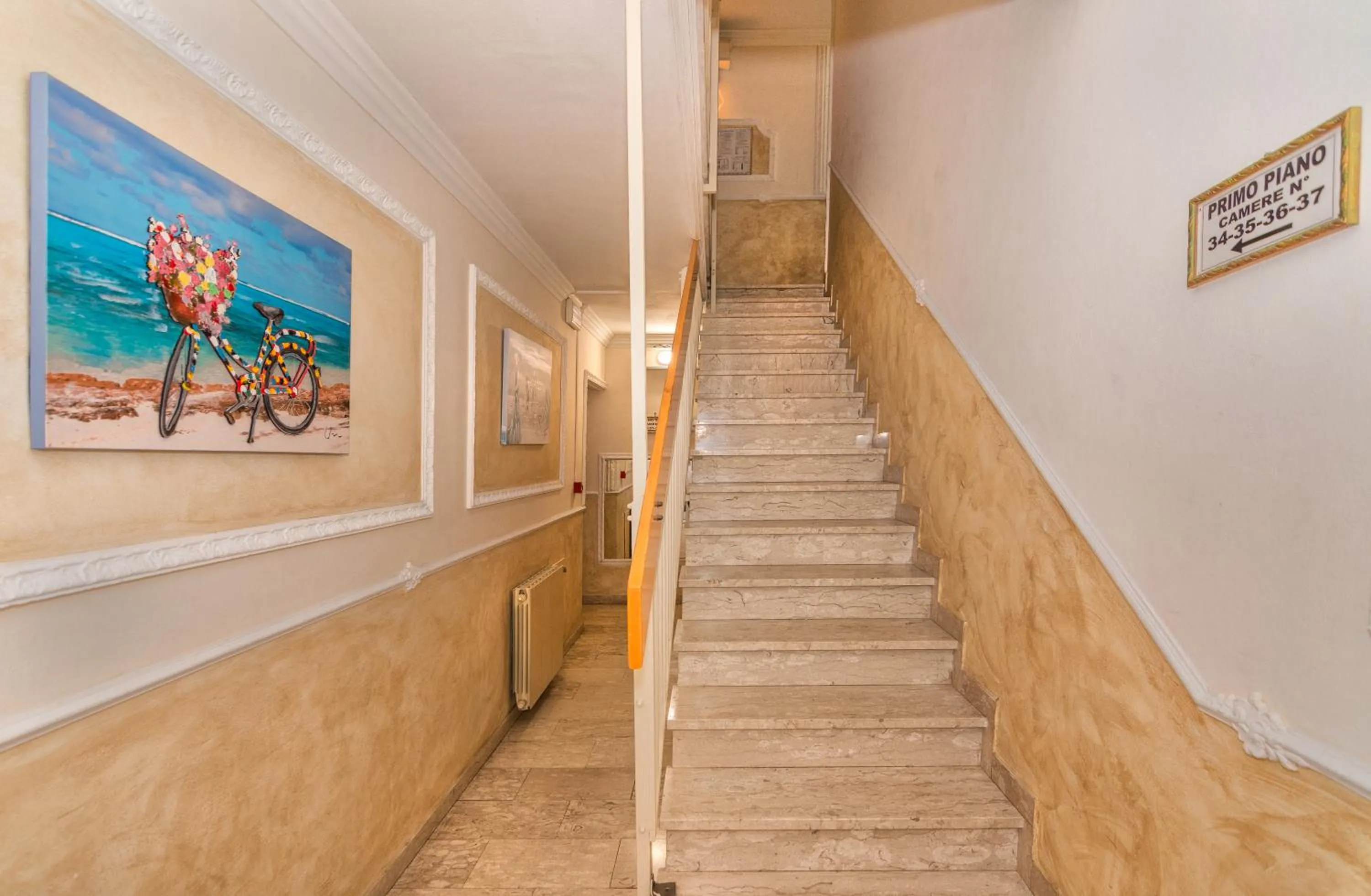 Decorative detail in Hotel Tahiti