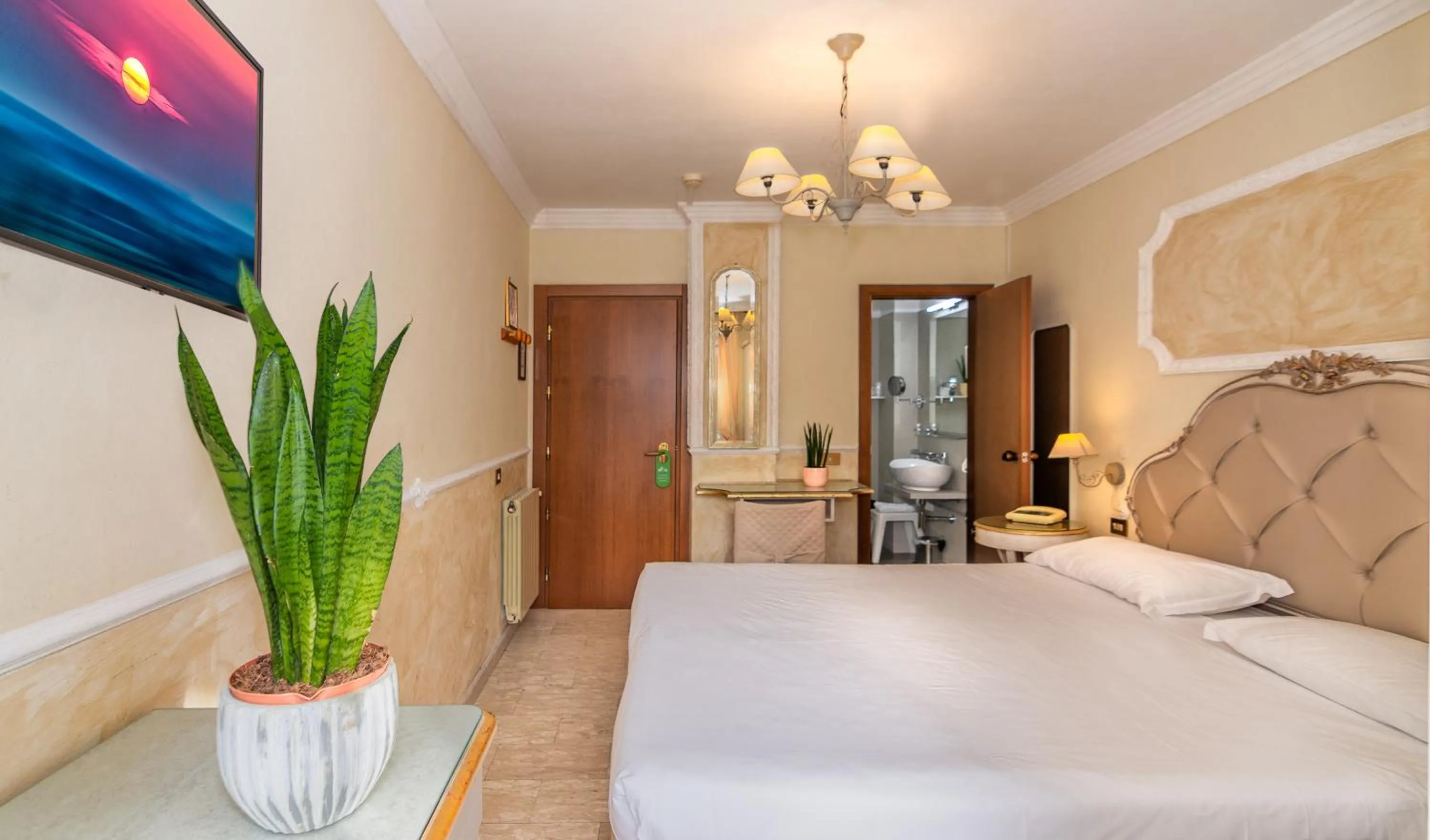 Bedroom, Bed in Hotel Tahiti