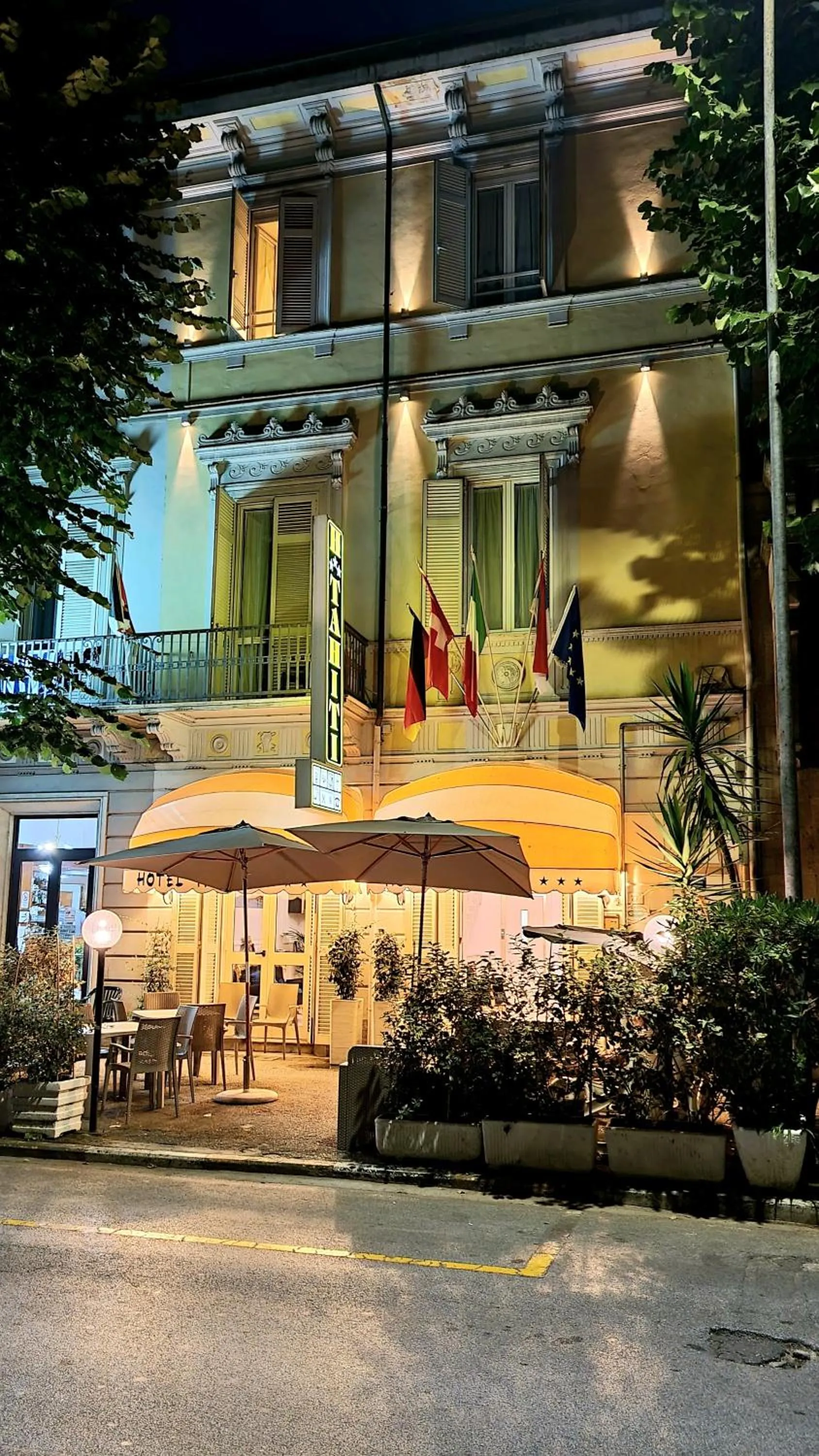 Facade/entrance in Hotel Tahiti