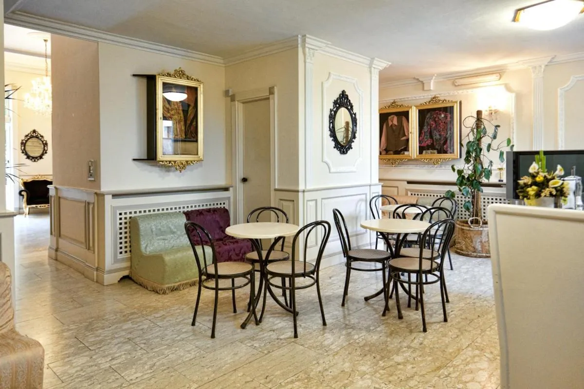 Lounge or bar in Hotel Tahiti