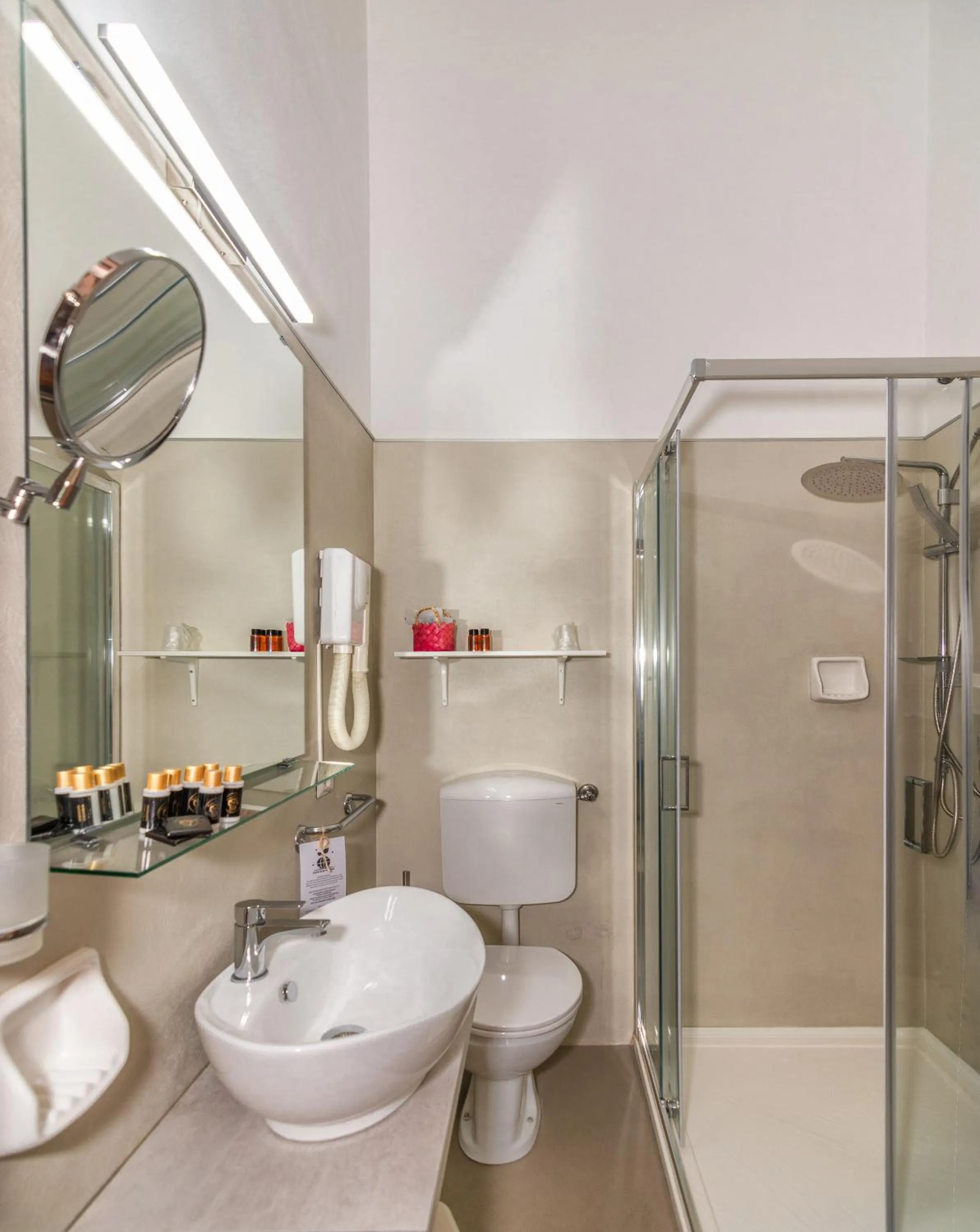 Bathroom in Hotel Tahiti