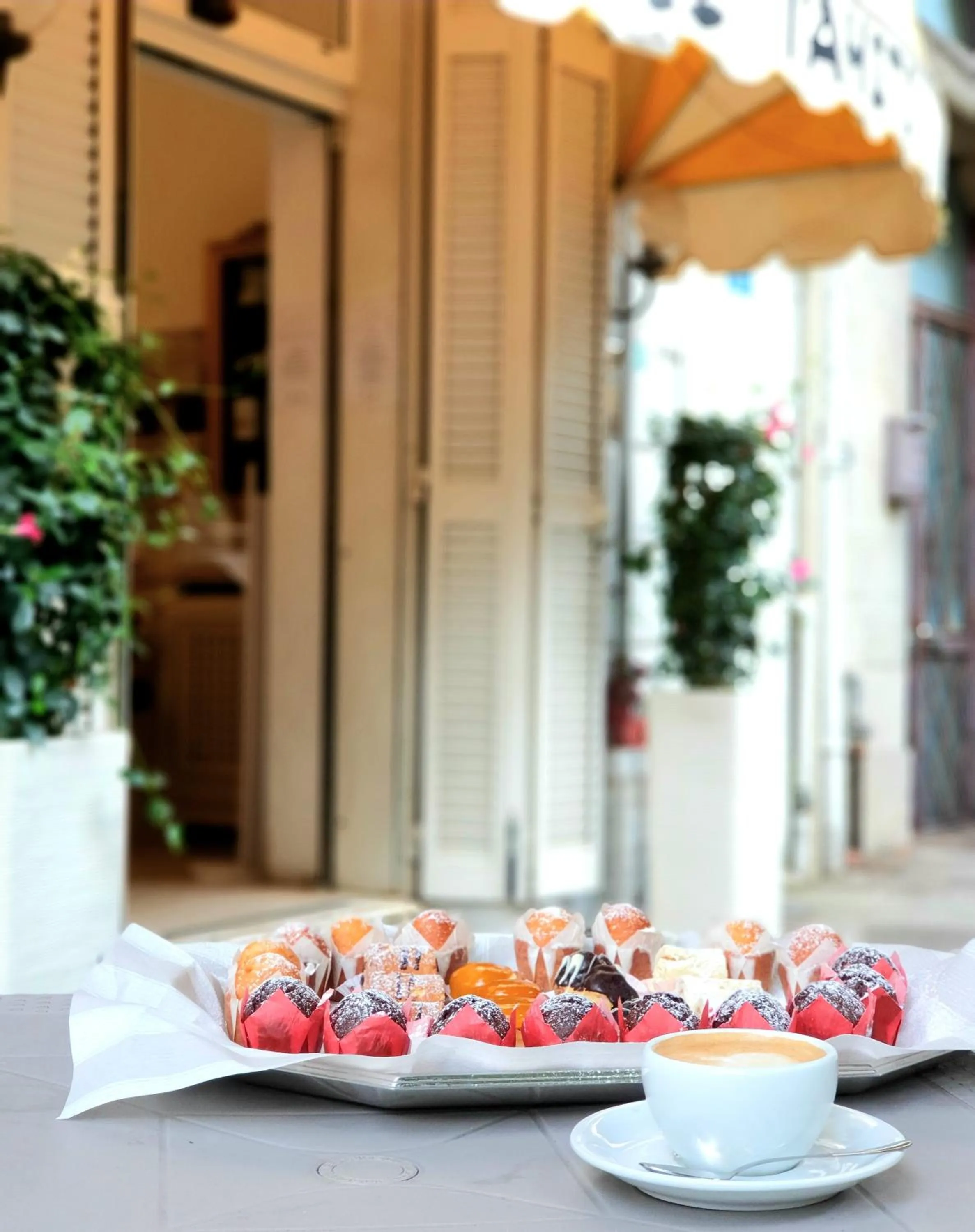 Food and drinks in Hotel Tahiti