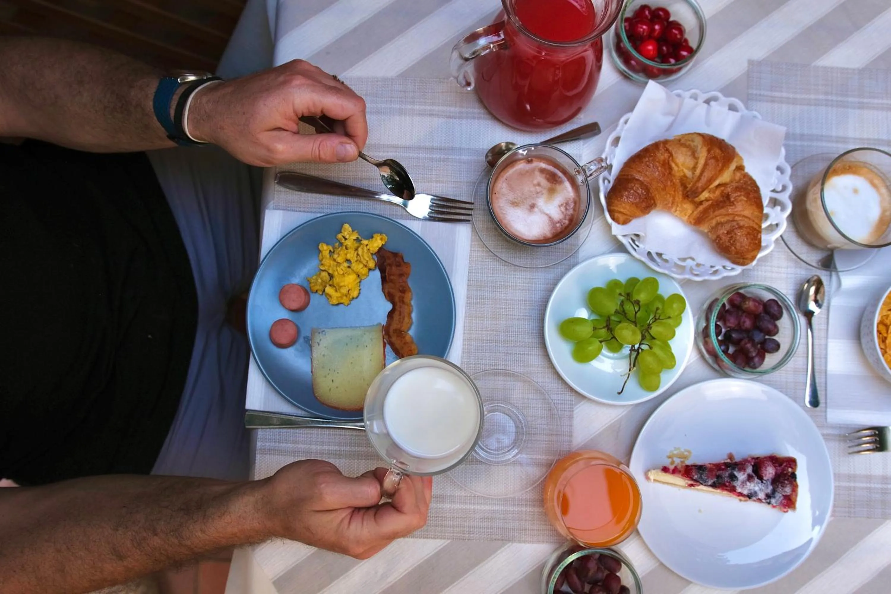 Food and drinks in Hotel Tahiti