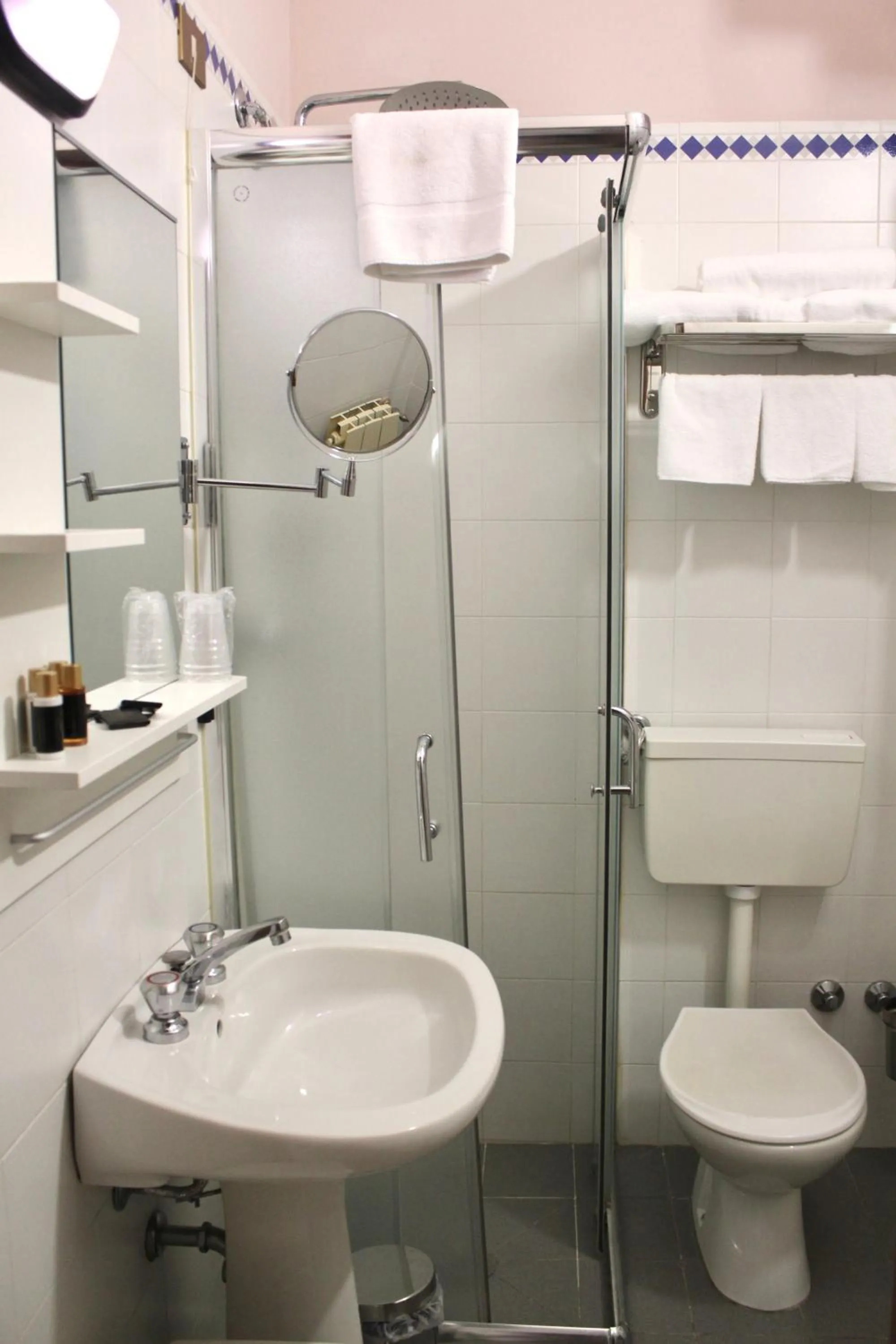 Bathroom in Hotel Tahiti