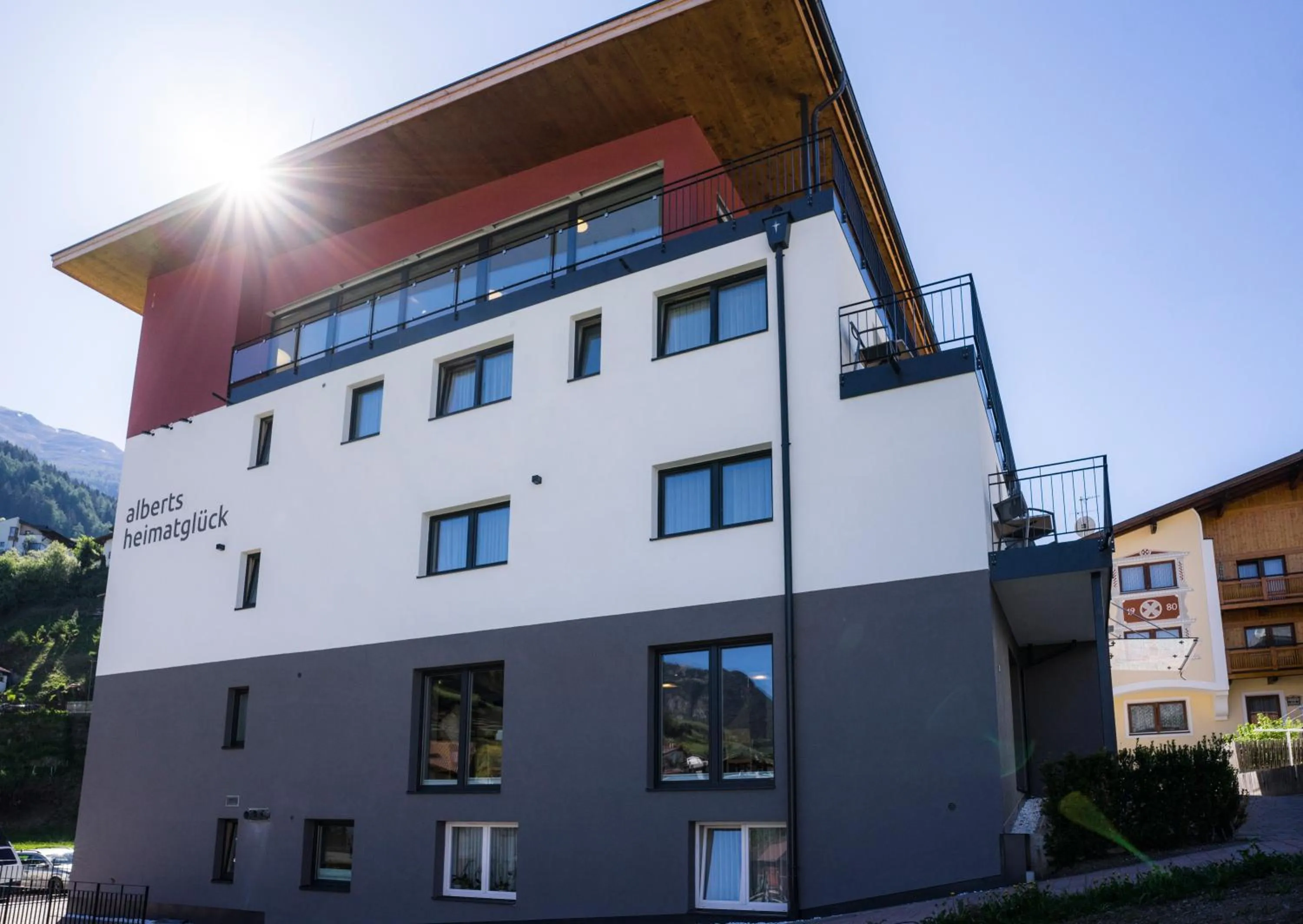 Property building in Alberts Heimatglück