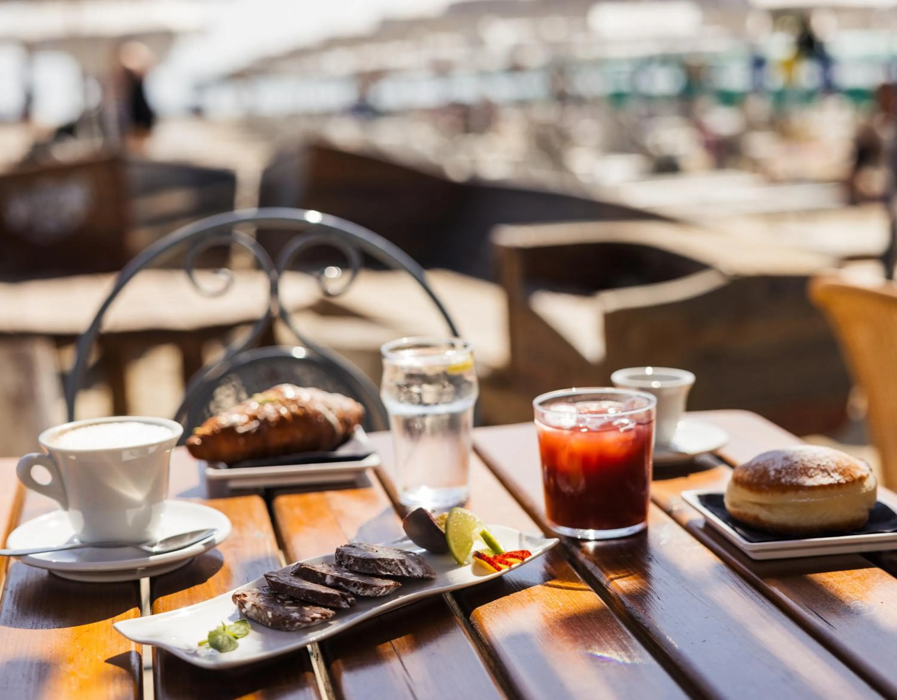 Food and drinks in Hotel Constellation