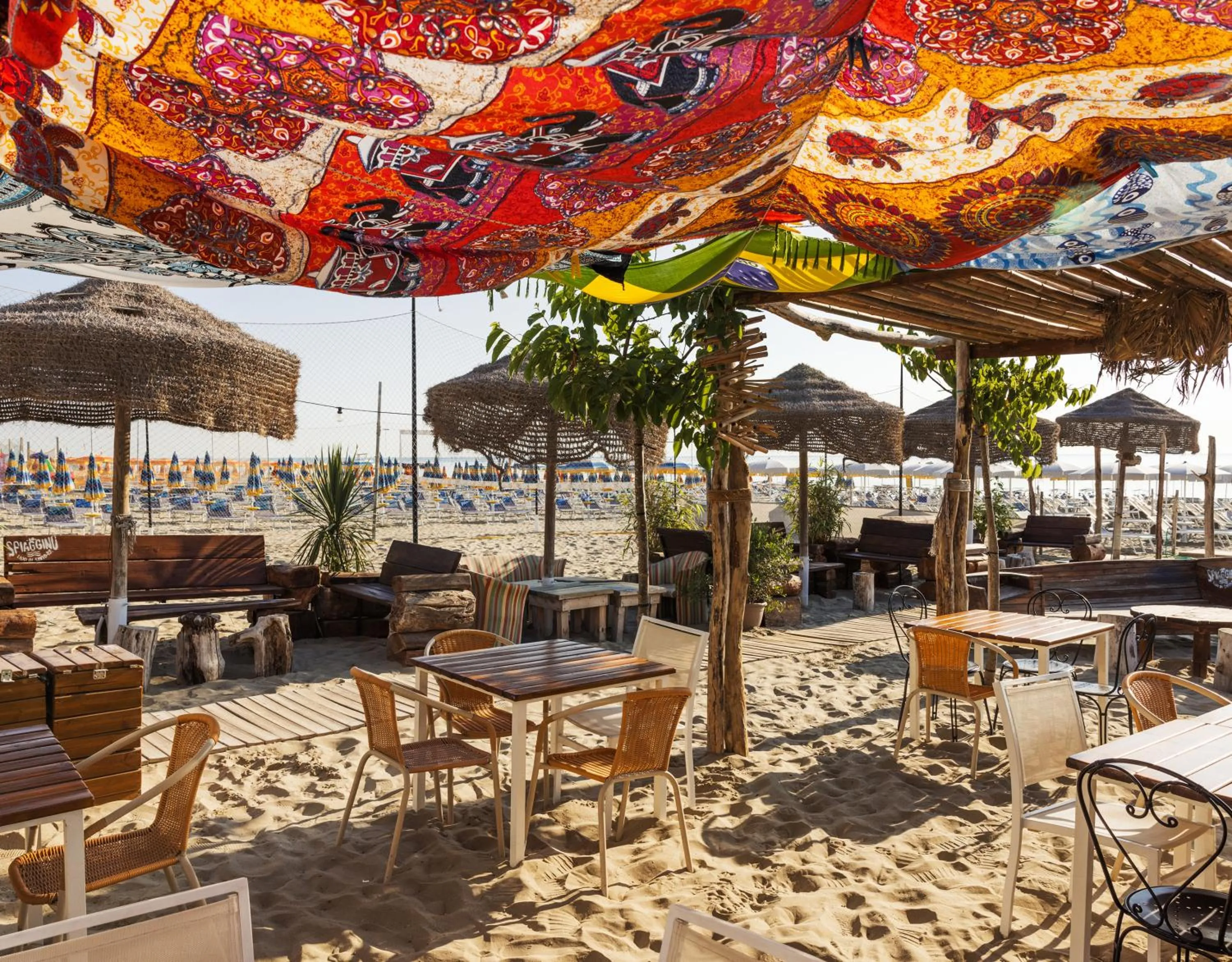 Restaurant/places to eat in Hotel Constellation