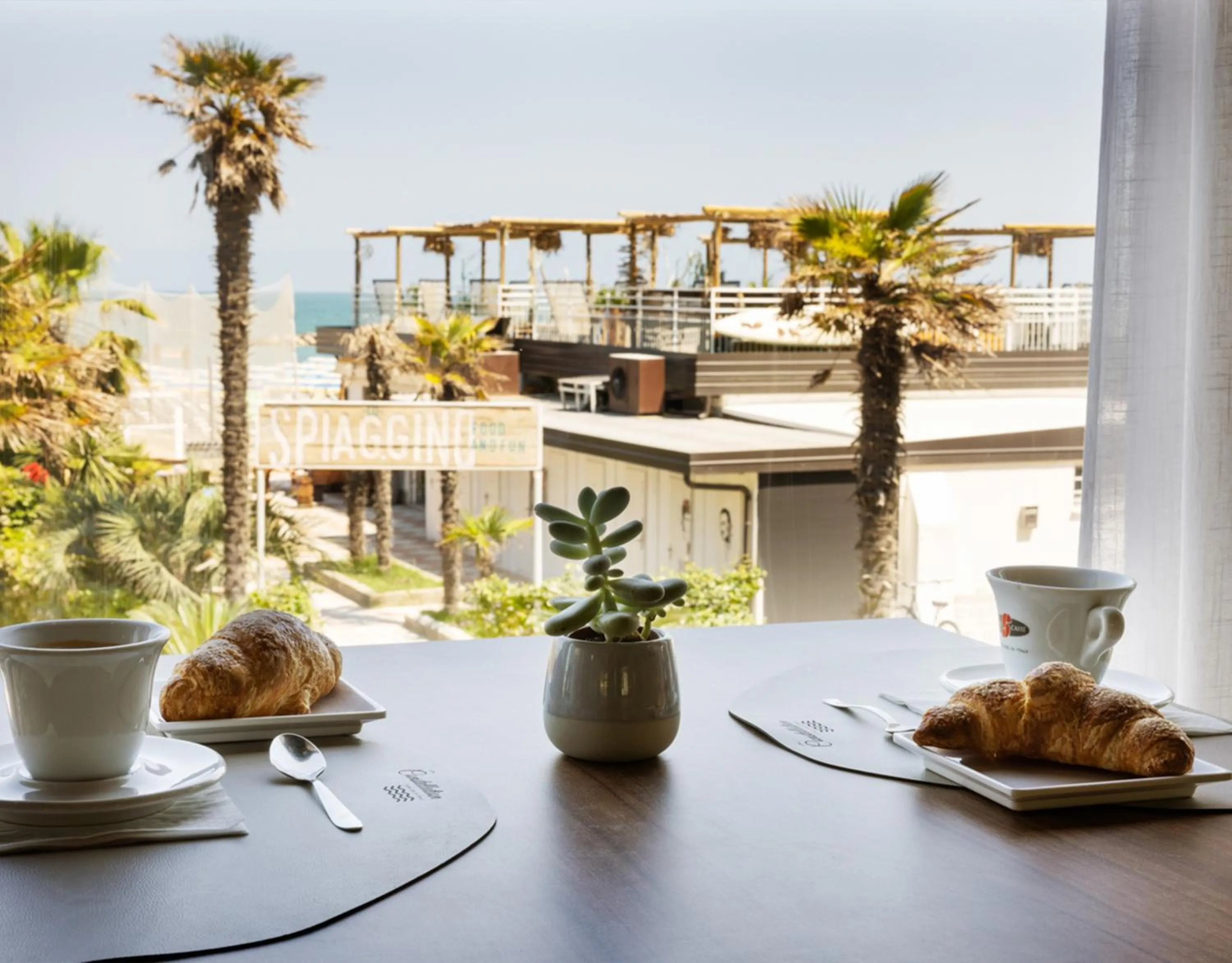 Food and drinks in Hotel Constellation