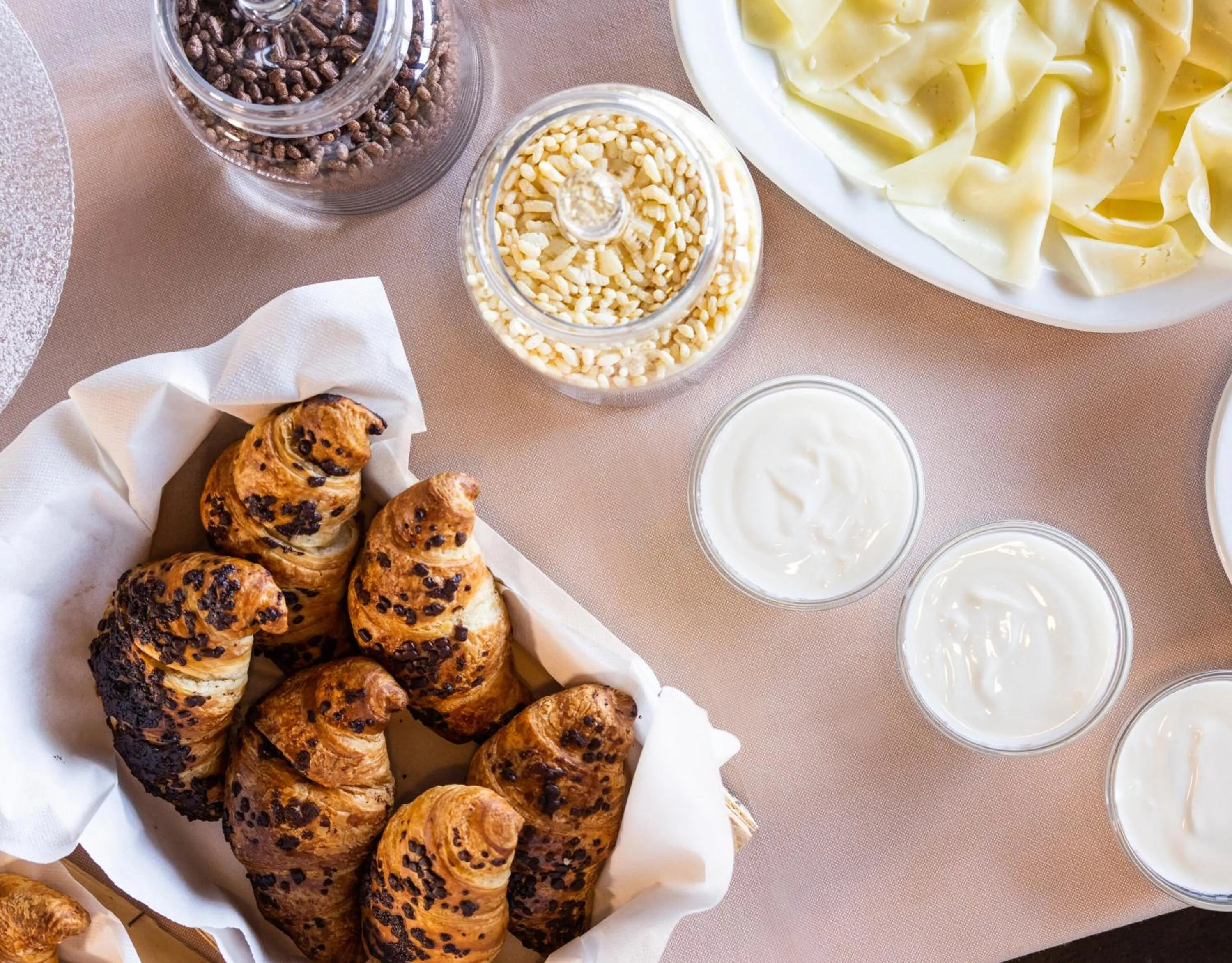 Food and drinks in Hotel Constellation