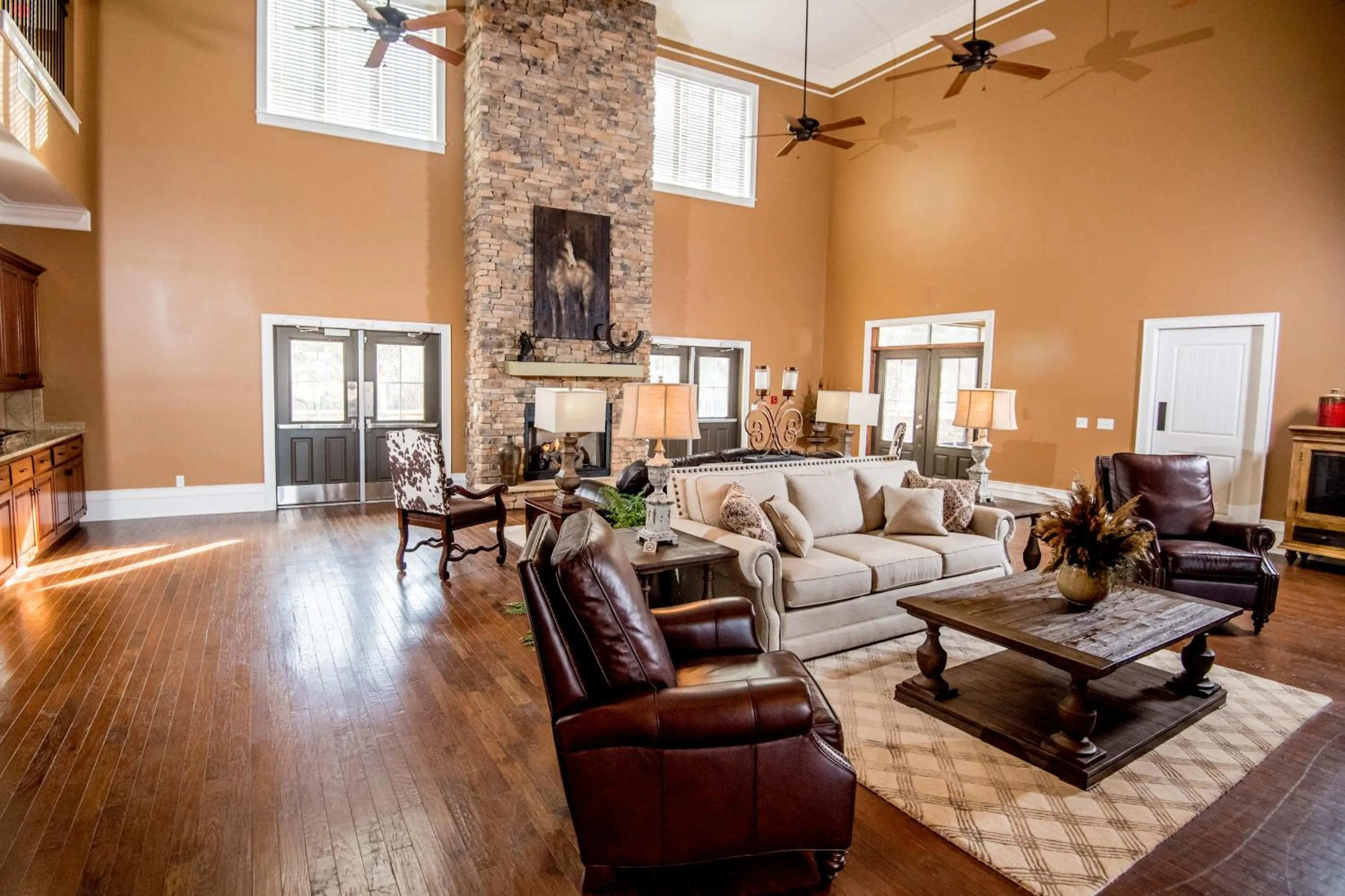 Living room in Magnolia Creek Lodge