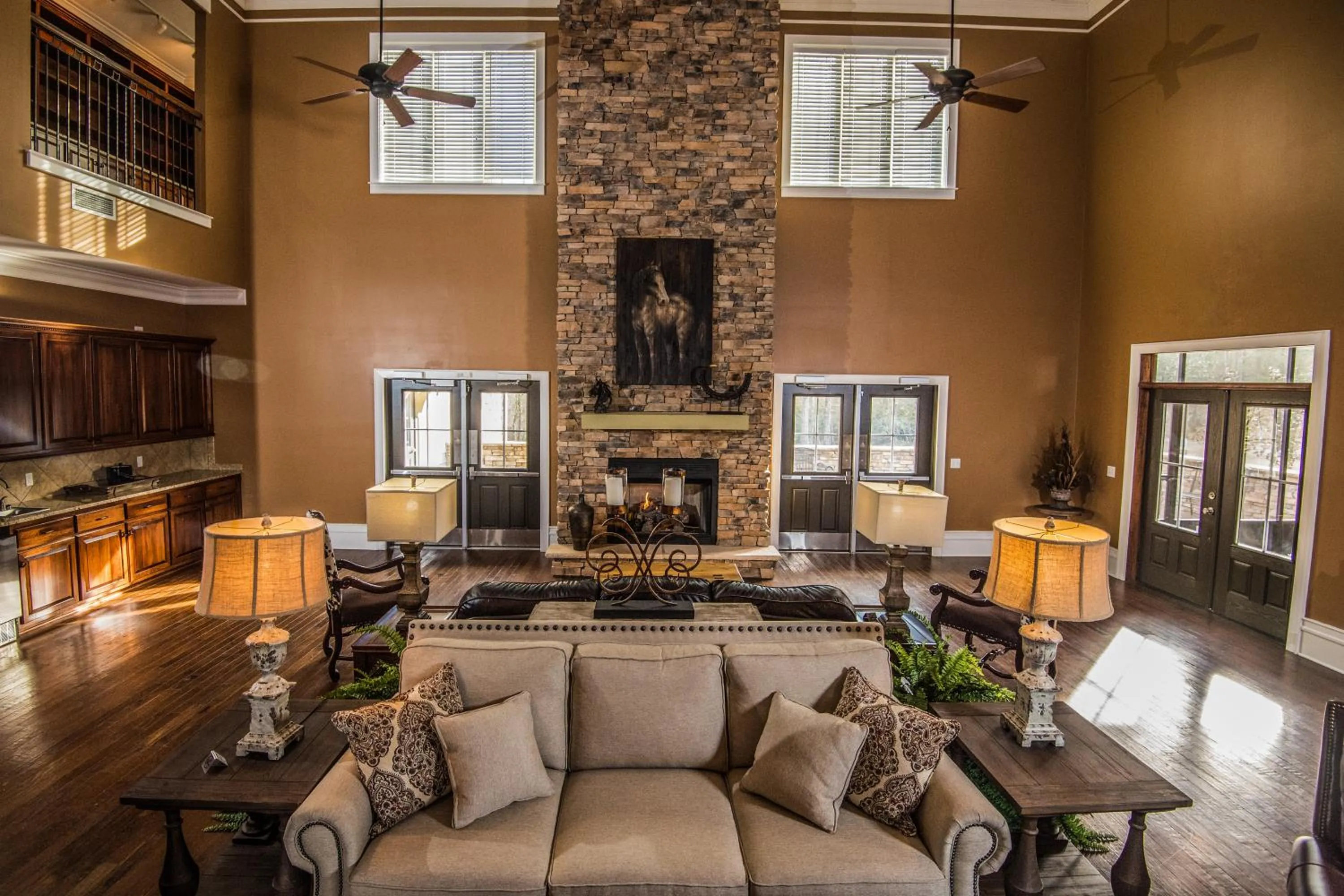 Living room in Magnolia Creek Lodge