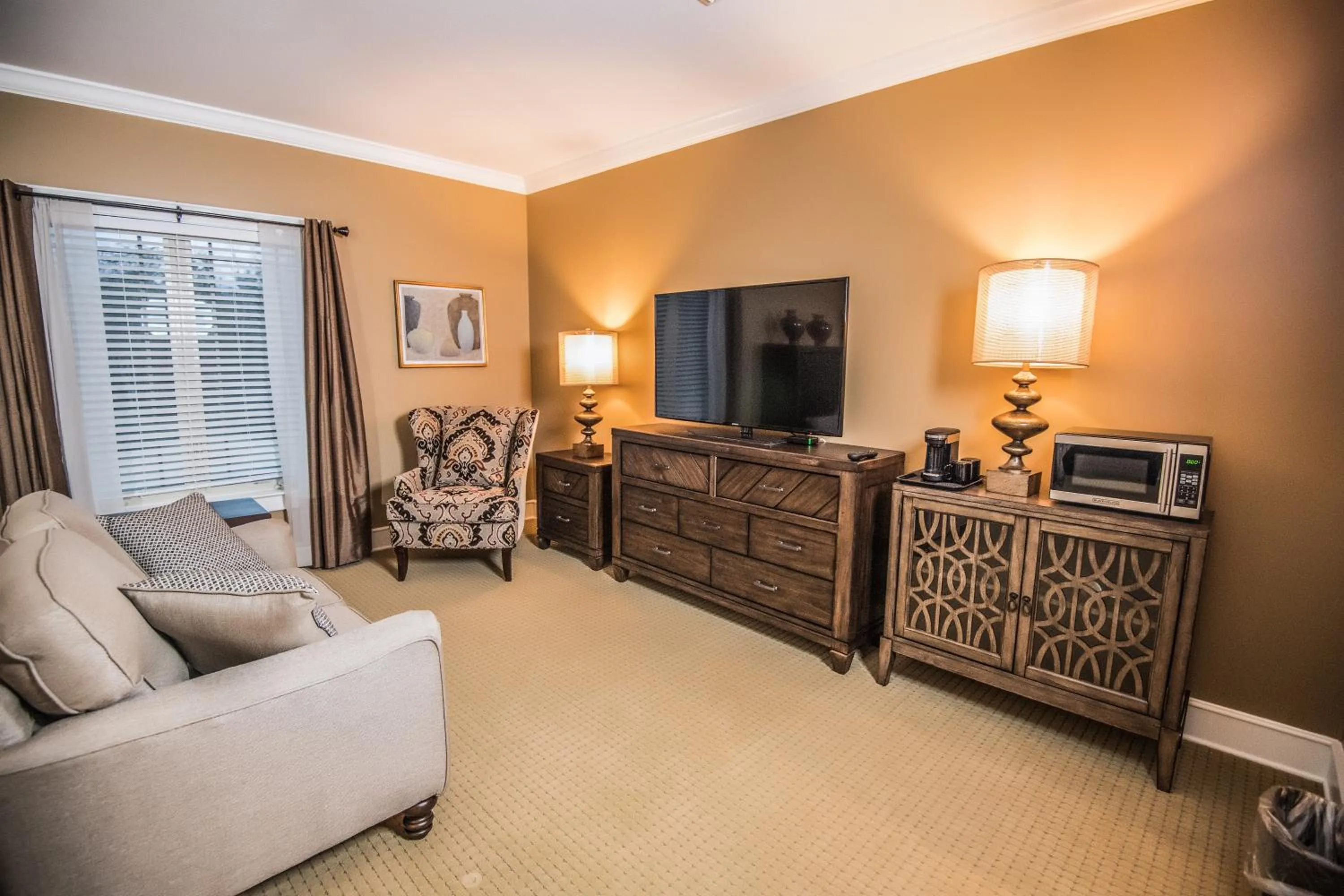 TV and multimedia in Magnolia Creek Lodge