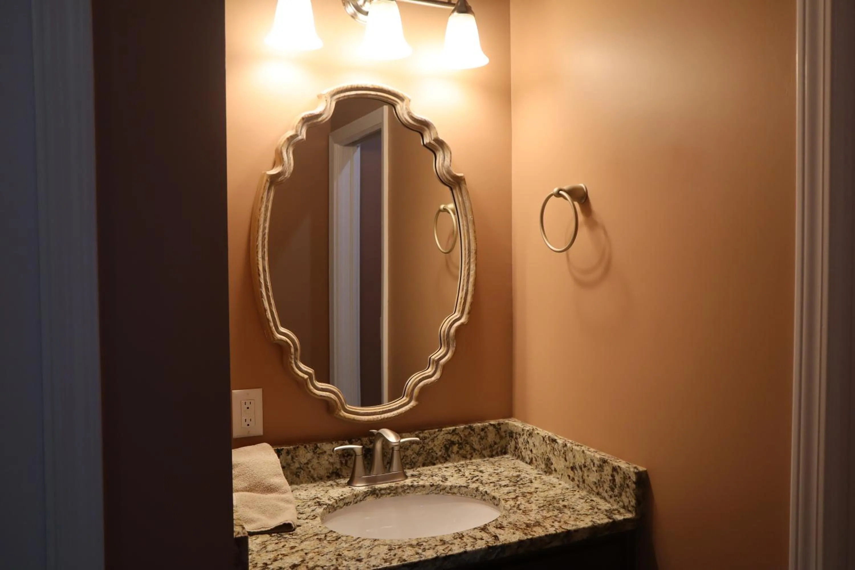 Bathroom in Magnolia Creek Lodge