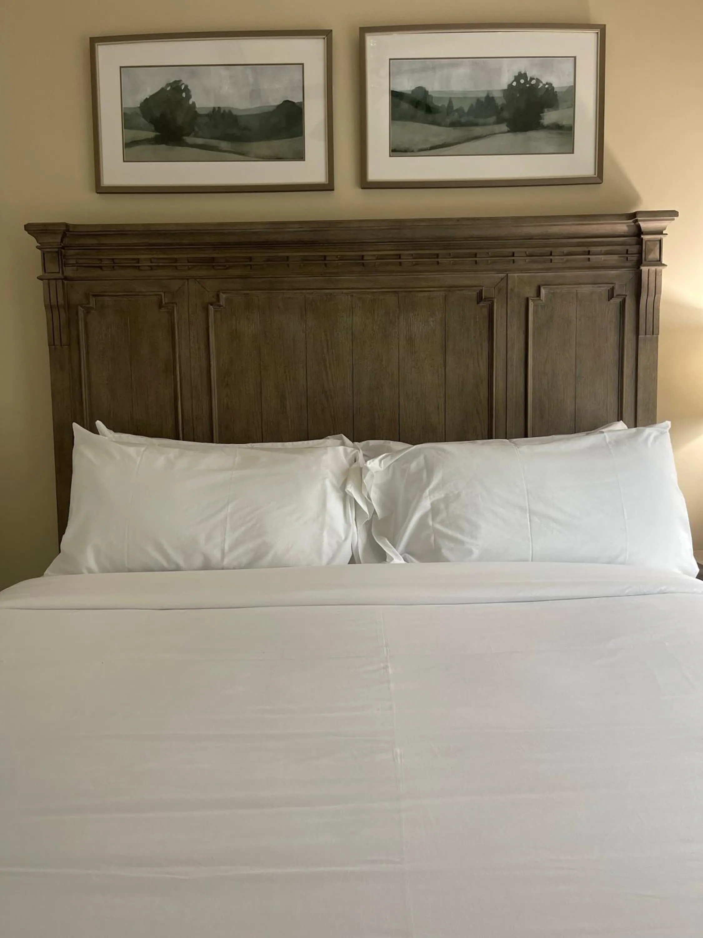 Bed in Magnolia Creek Lodge