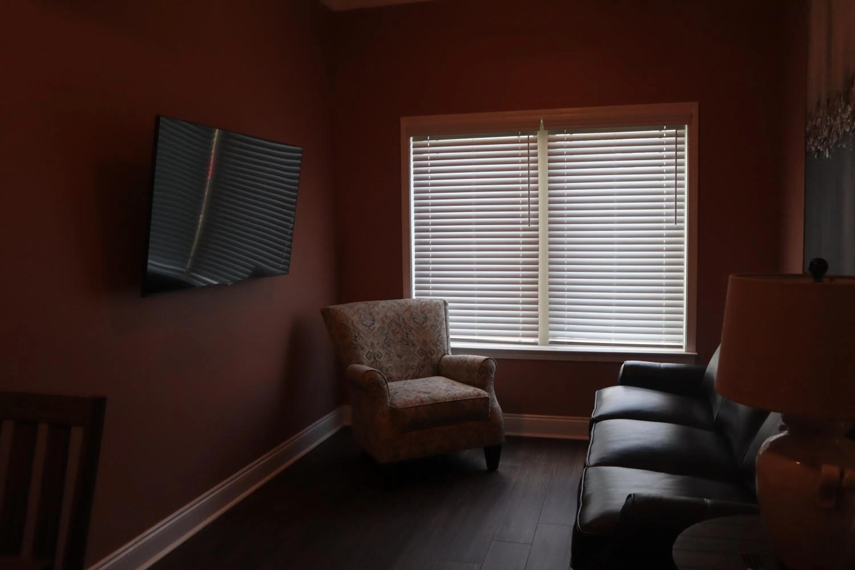 Communal lounge/ TV room in Magnolia Creek Lodge