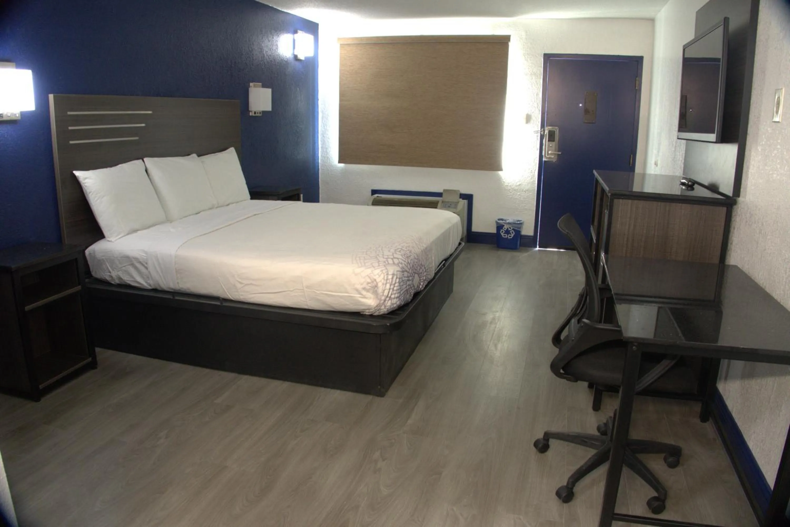 Bed in Americas Best Value Inn Richmond South