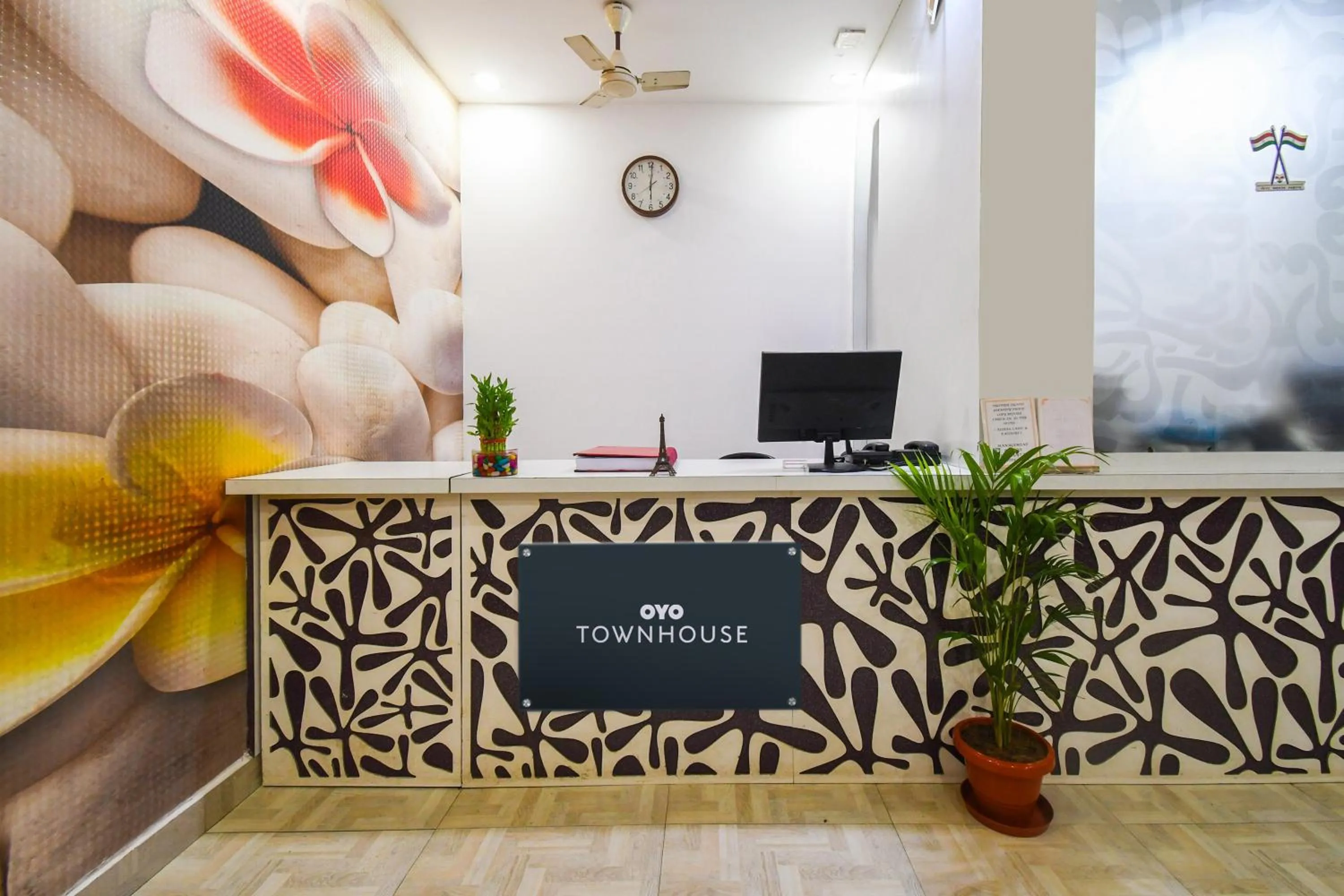 Lobby or reception in Townhouse Best Inn