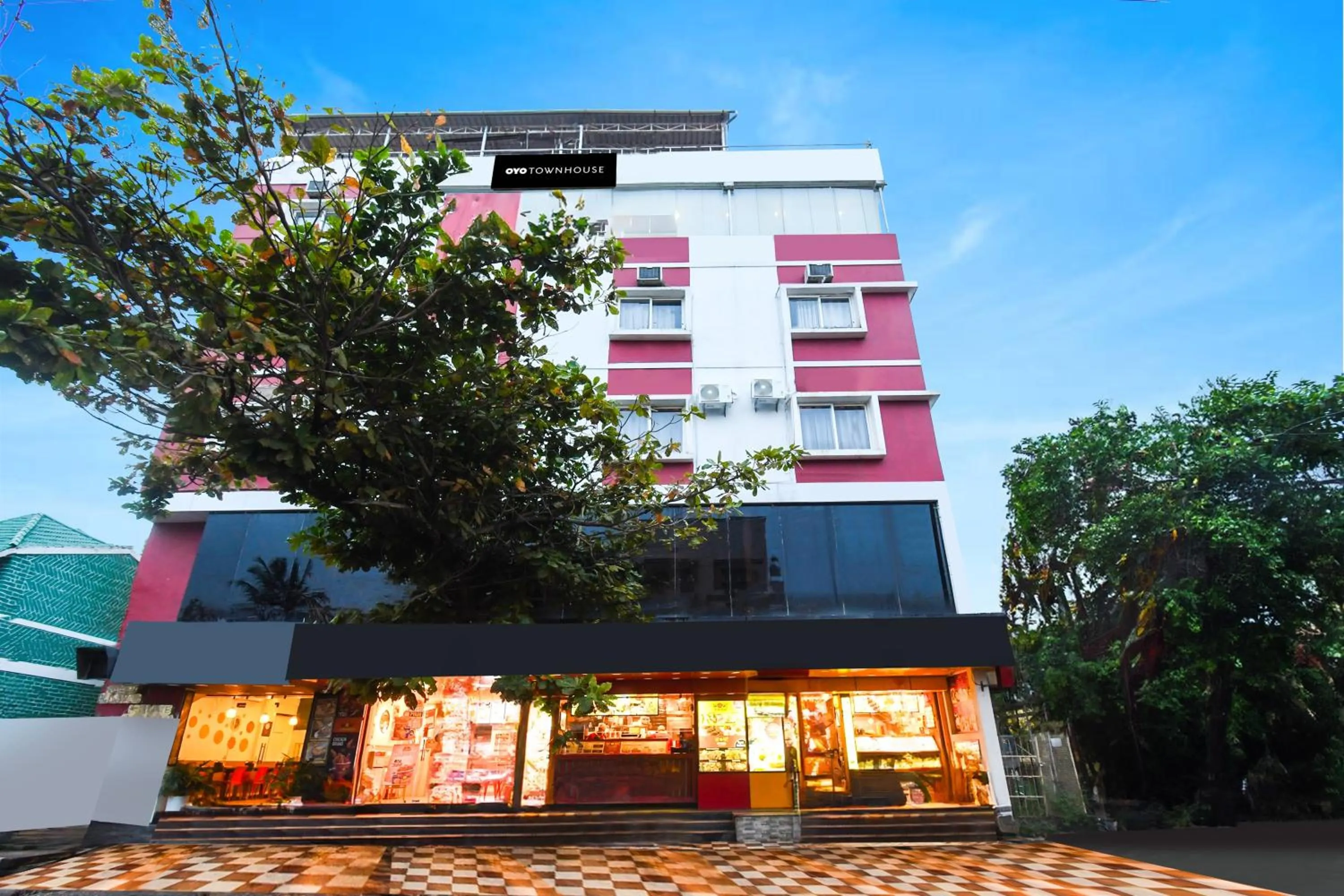 Facade/entrance in Townhouse Best Inn