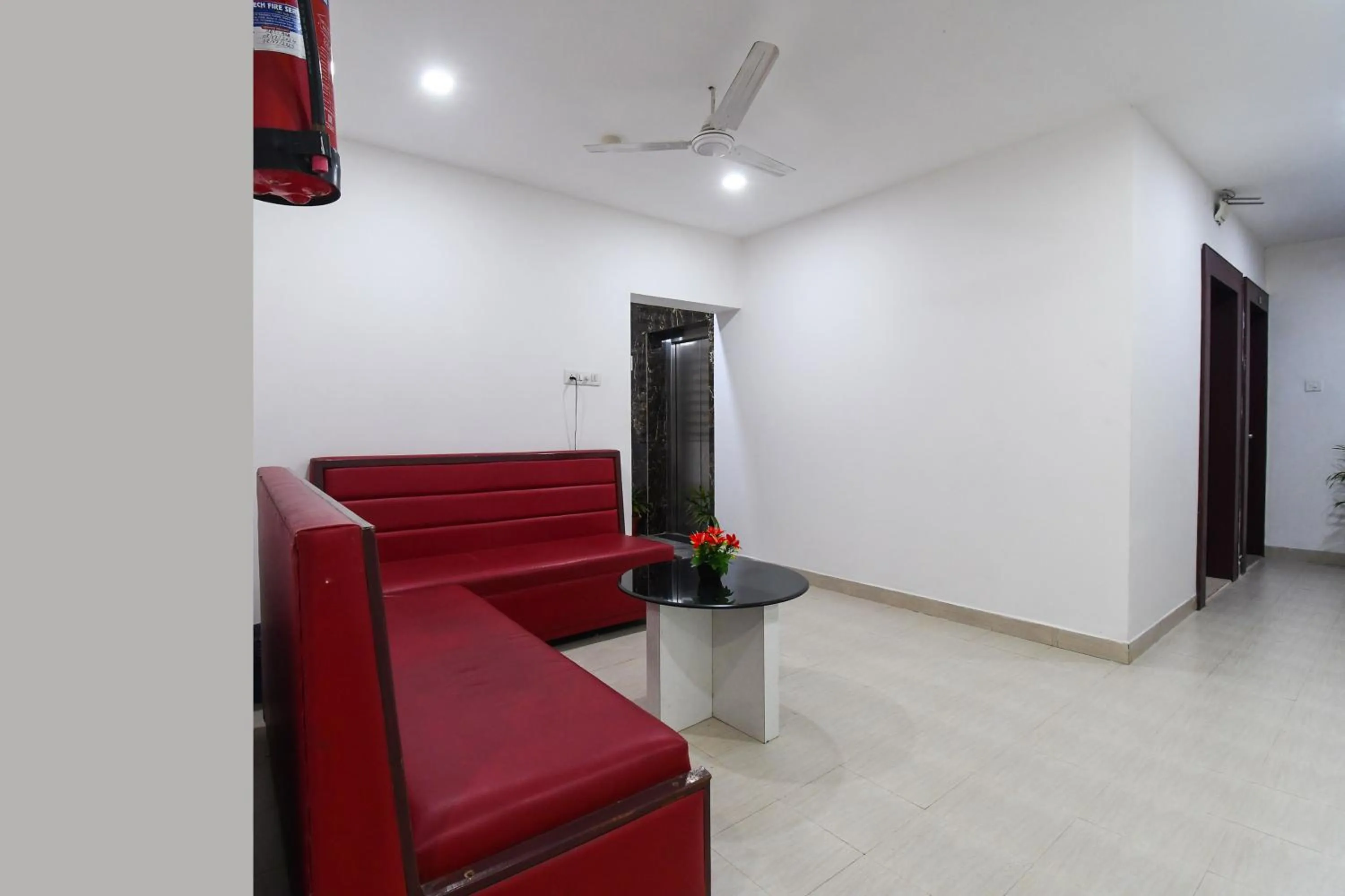 Lobby or reception in Townhouse Best Inn