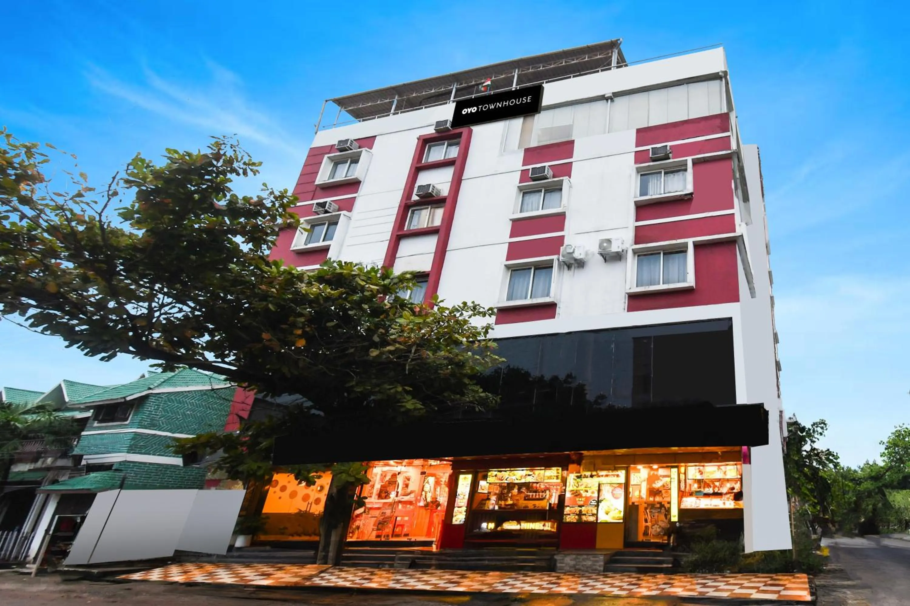 Facade/entrance in Townhouse Best Inn