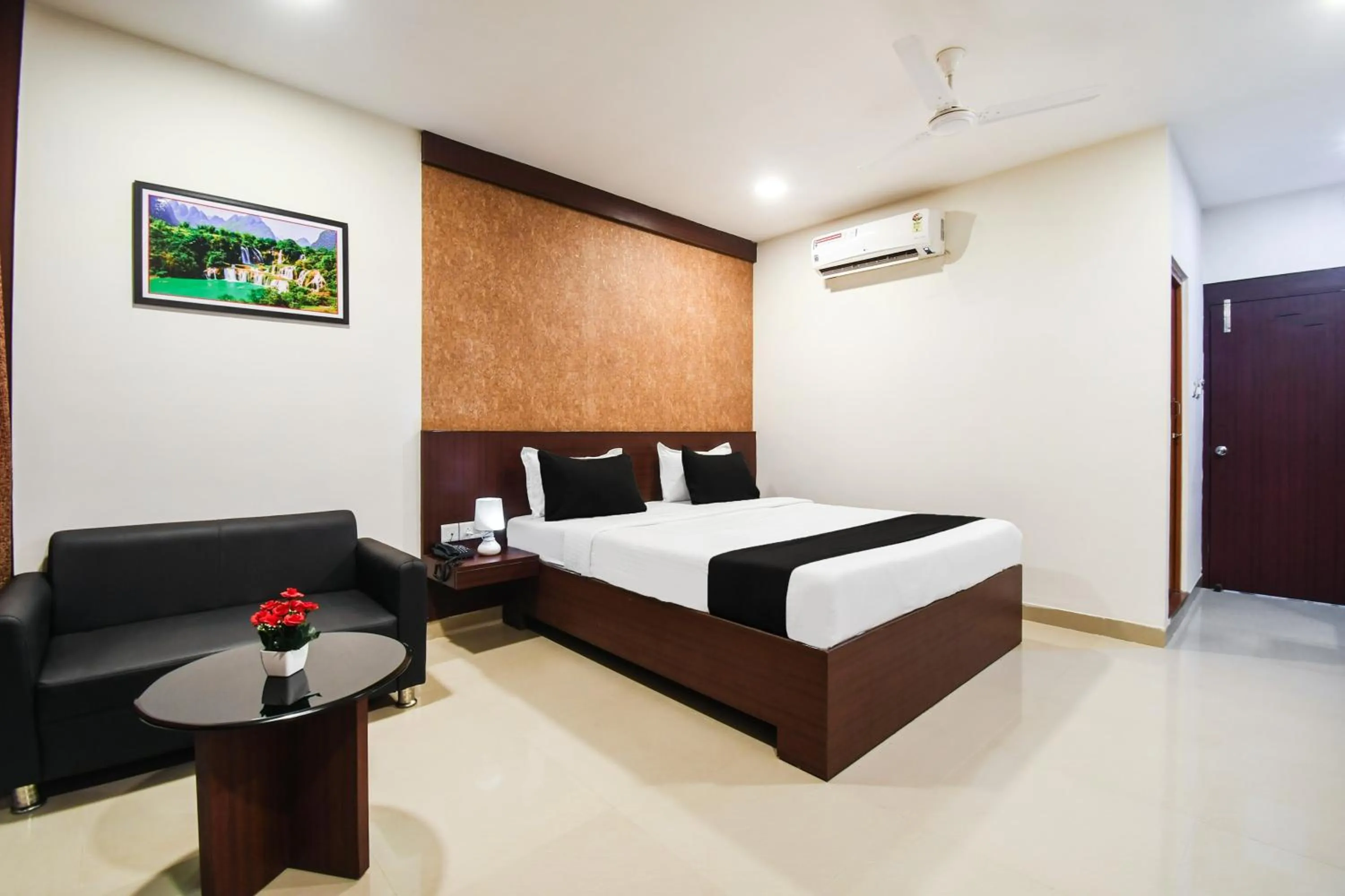 Bedroom in Townhouse Best Inn