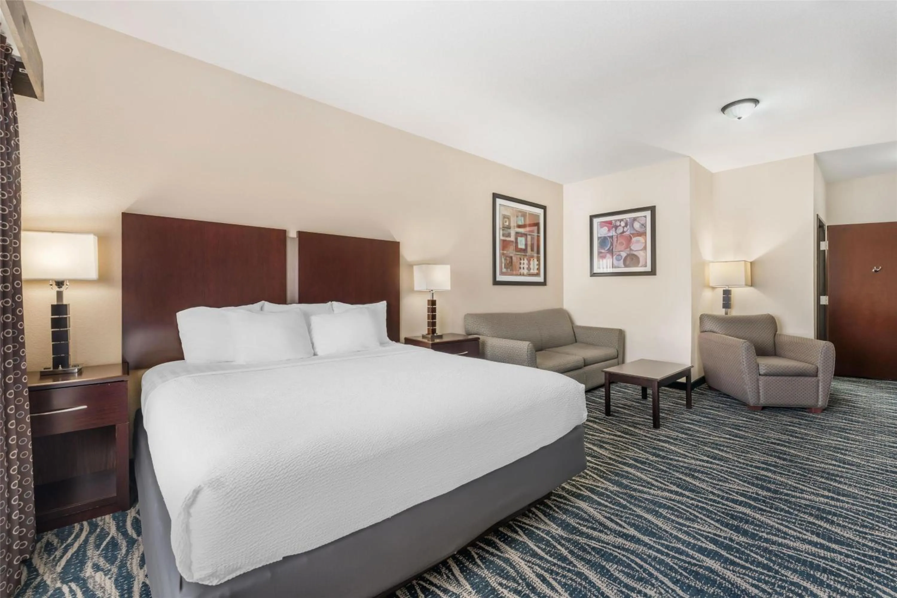 Photo of the whole room, Bed in Best Western Plus Eastgate Inn & Suites