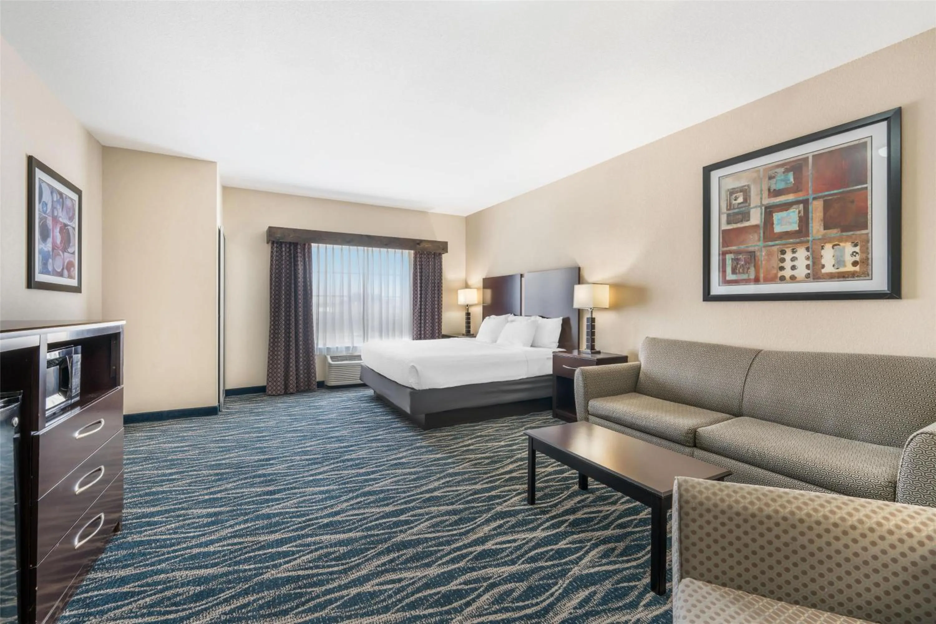 Photo of the whole room, Bed in Best Western Plus Eastgate Inn & Suites