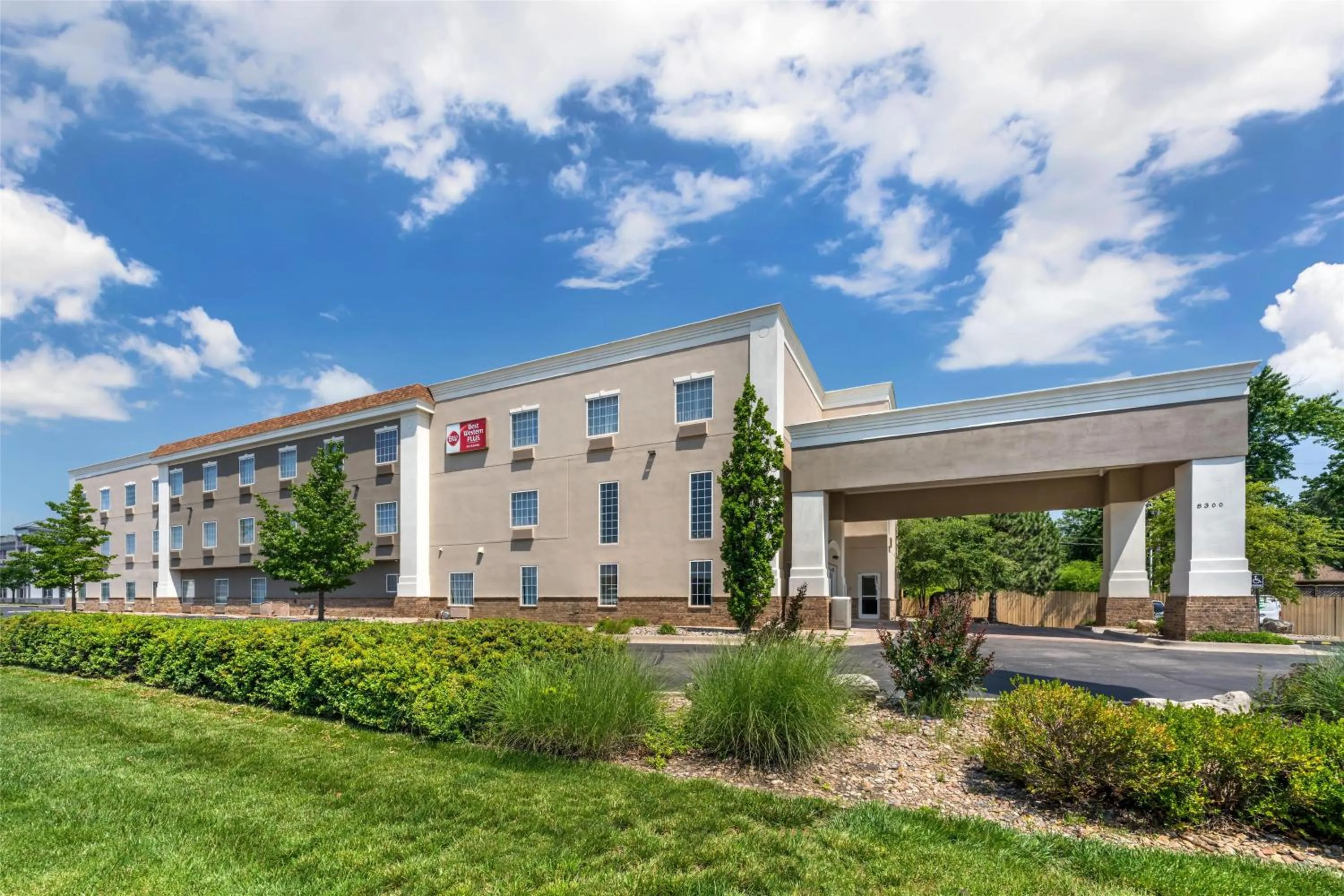 Property building in Best Western Plus Eastgate Inn & Suites
