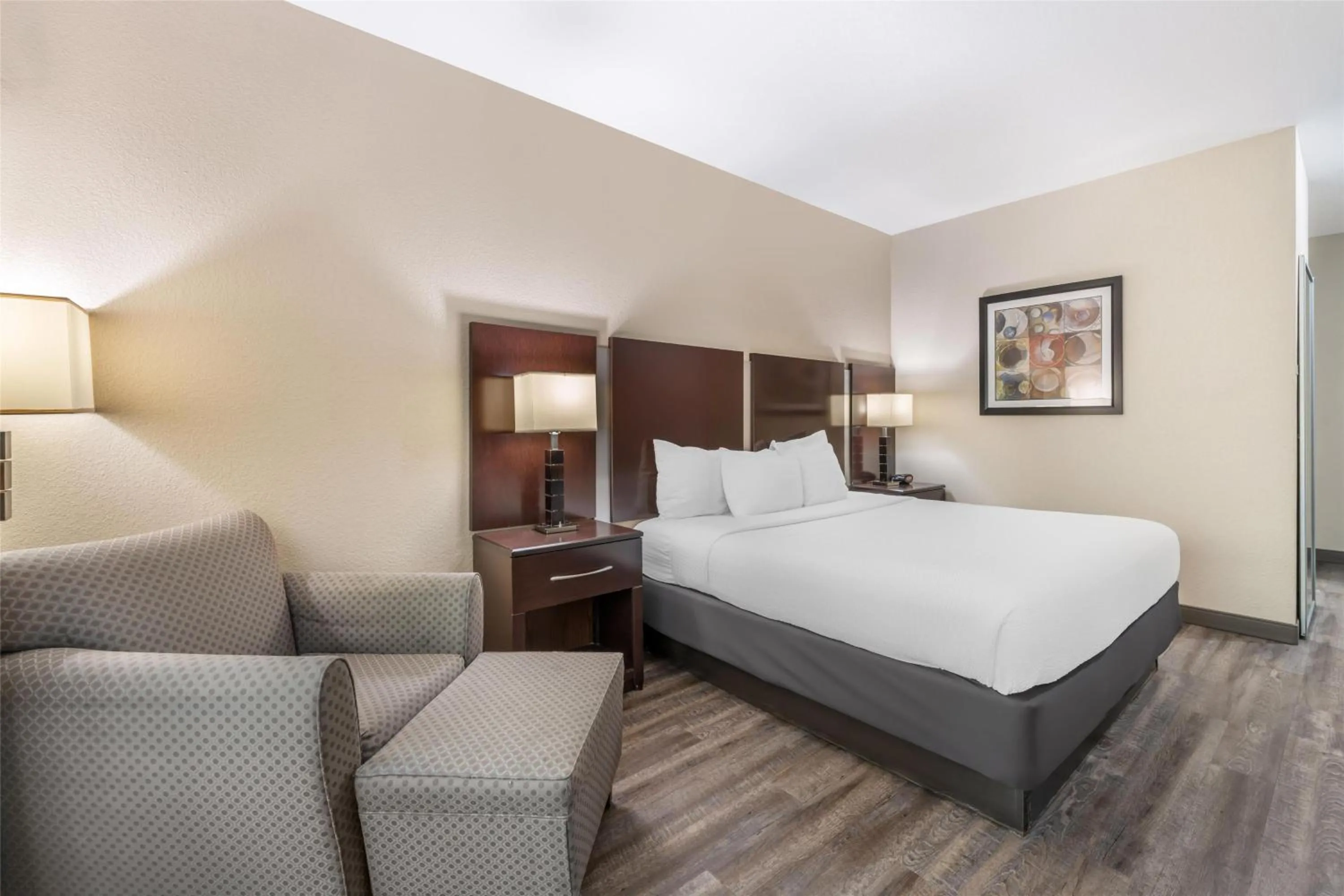 Bedroom, Bed in Best Western Plus Eastgate Inn & Suites