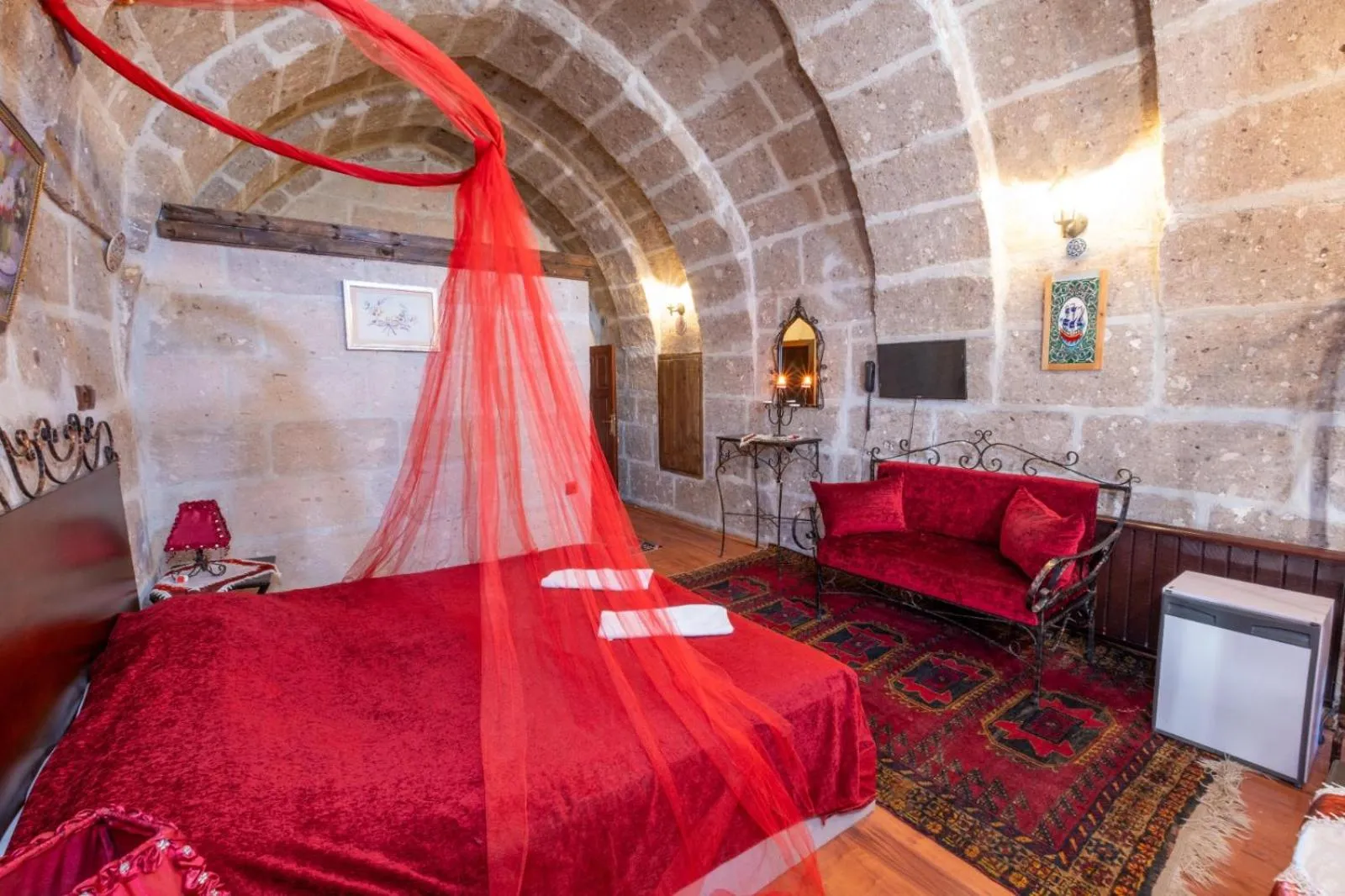 Photo of the whole room, Bed in Kapadokya Ihlara Konaklari & Caves