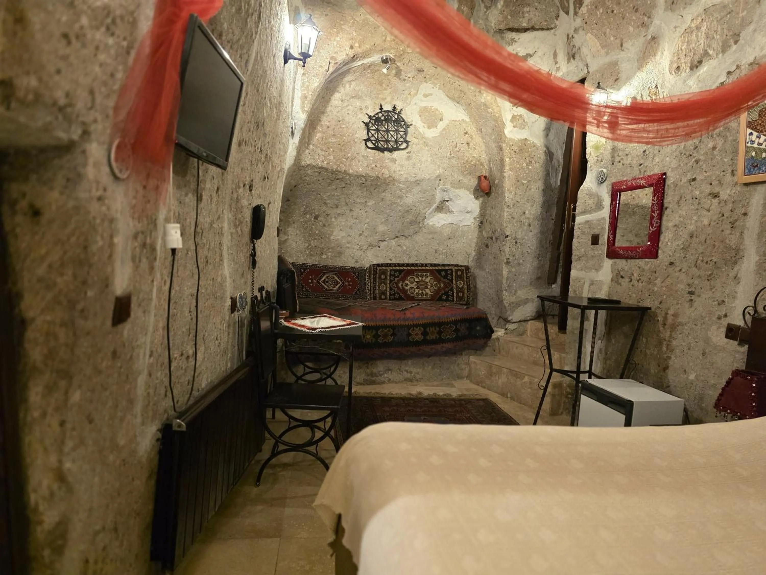 Photo of the whole room, Bed in Kapadokya Ihlara Konaklari & Caves