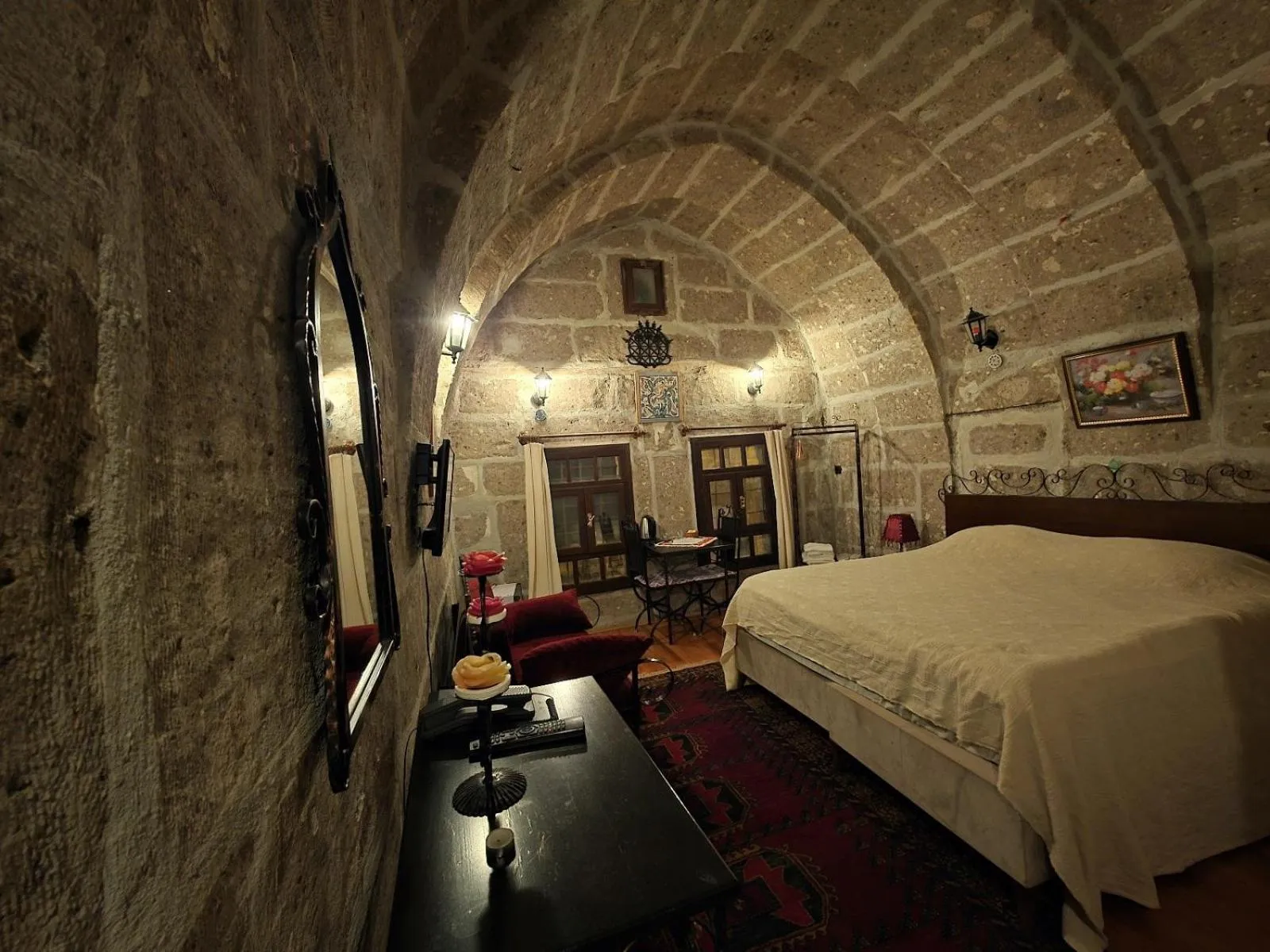 Photo of the whole room, Bed in Kapadokya Ihlara Konaklari & Caves