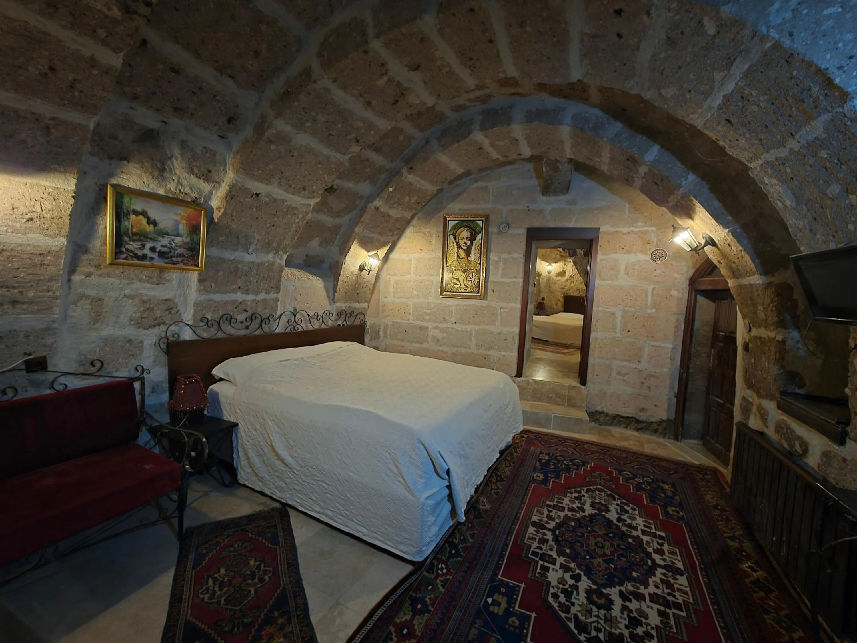 Photo of the whole room, Bed in Kapadokya Ihlara Konaklari & Caves