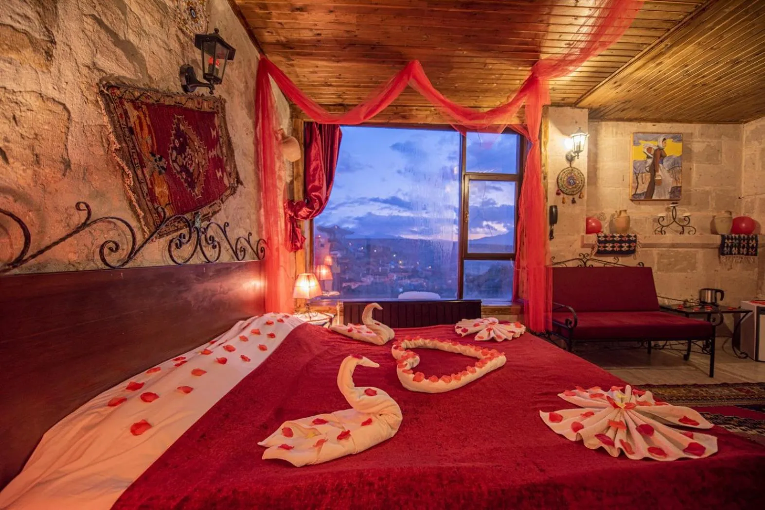 Photo of the whole room, Bed in Kapadokya Ihlara Konaklari & Caves